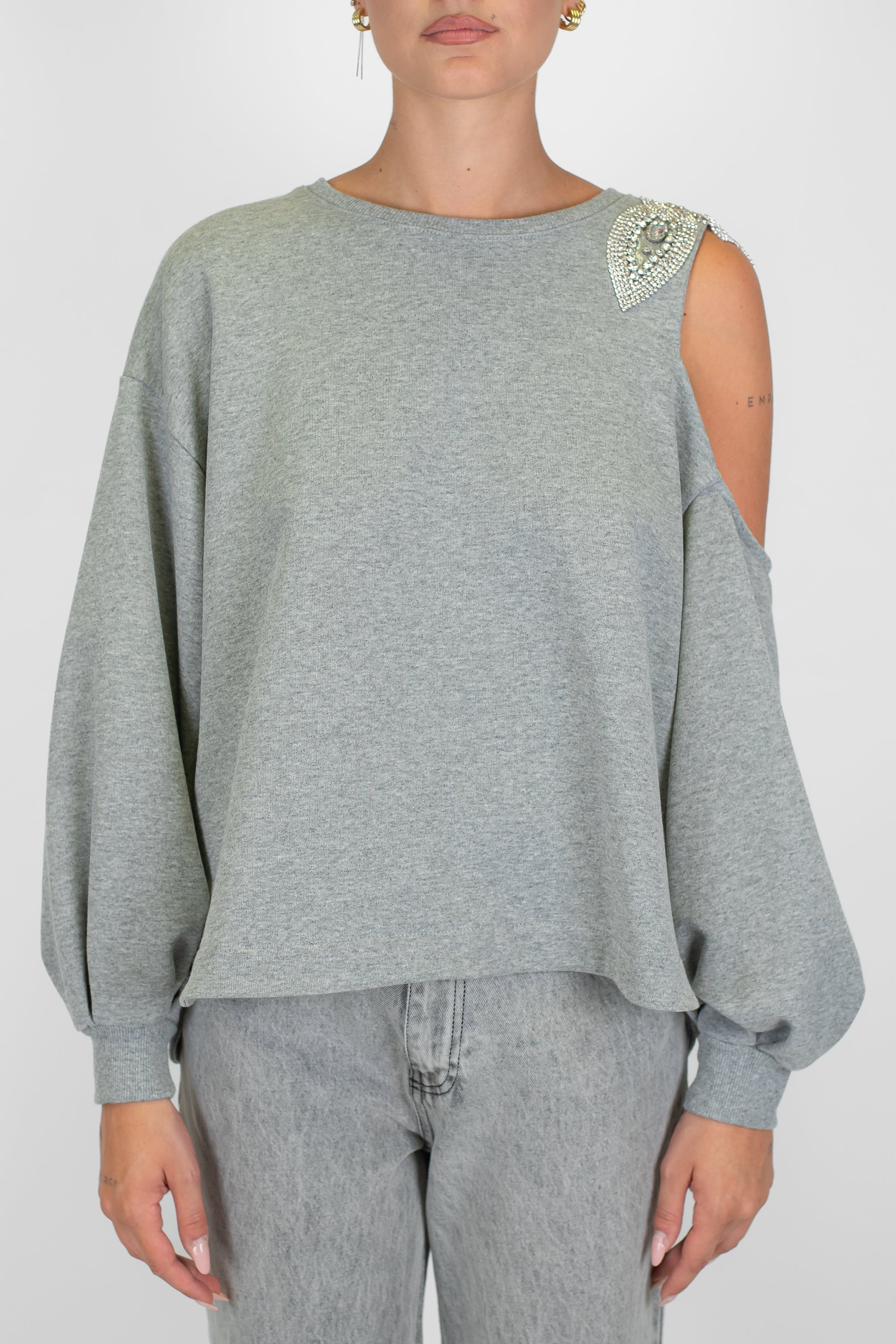 Tensione in - Felpa cut-out con applicazioni strass sulla spalla