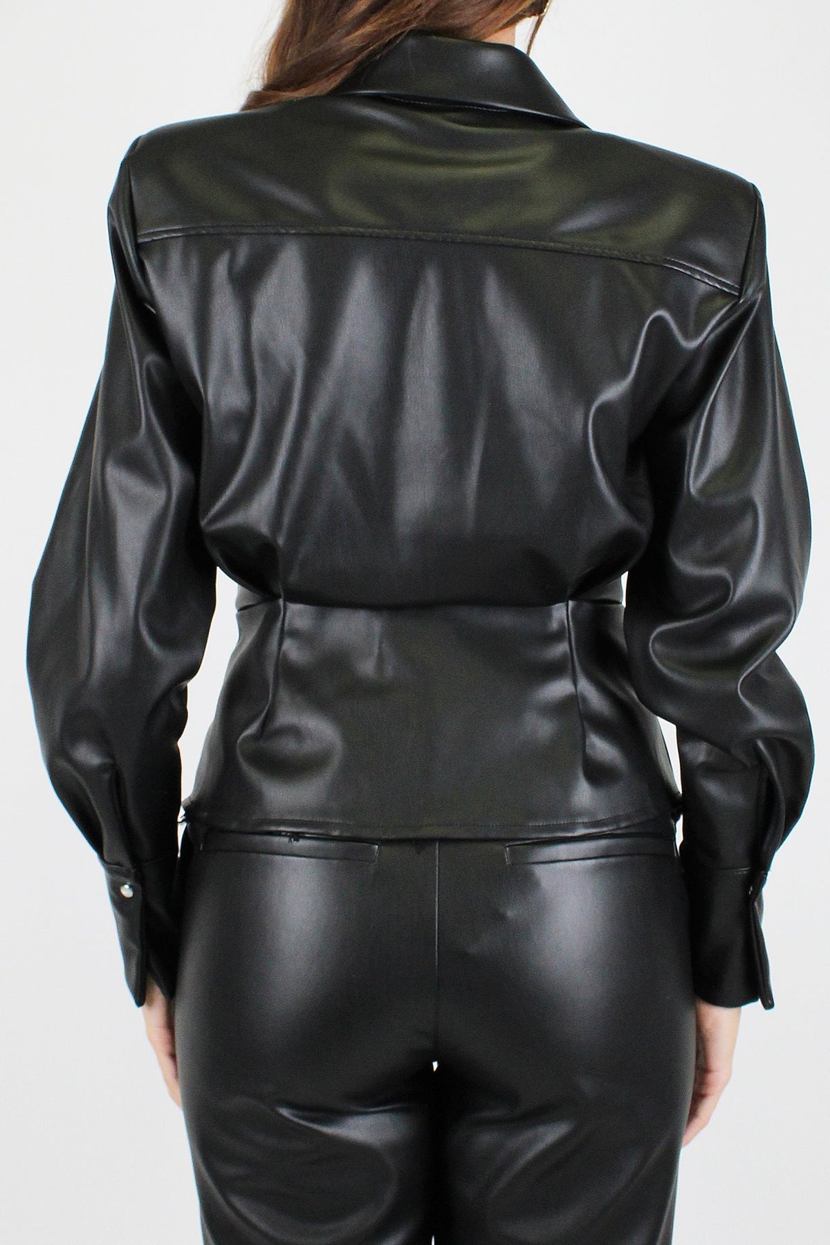 Tensione in - Camicia in ecopelle sfiancata con spalline