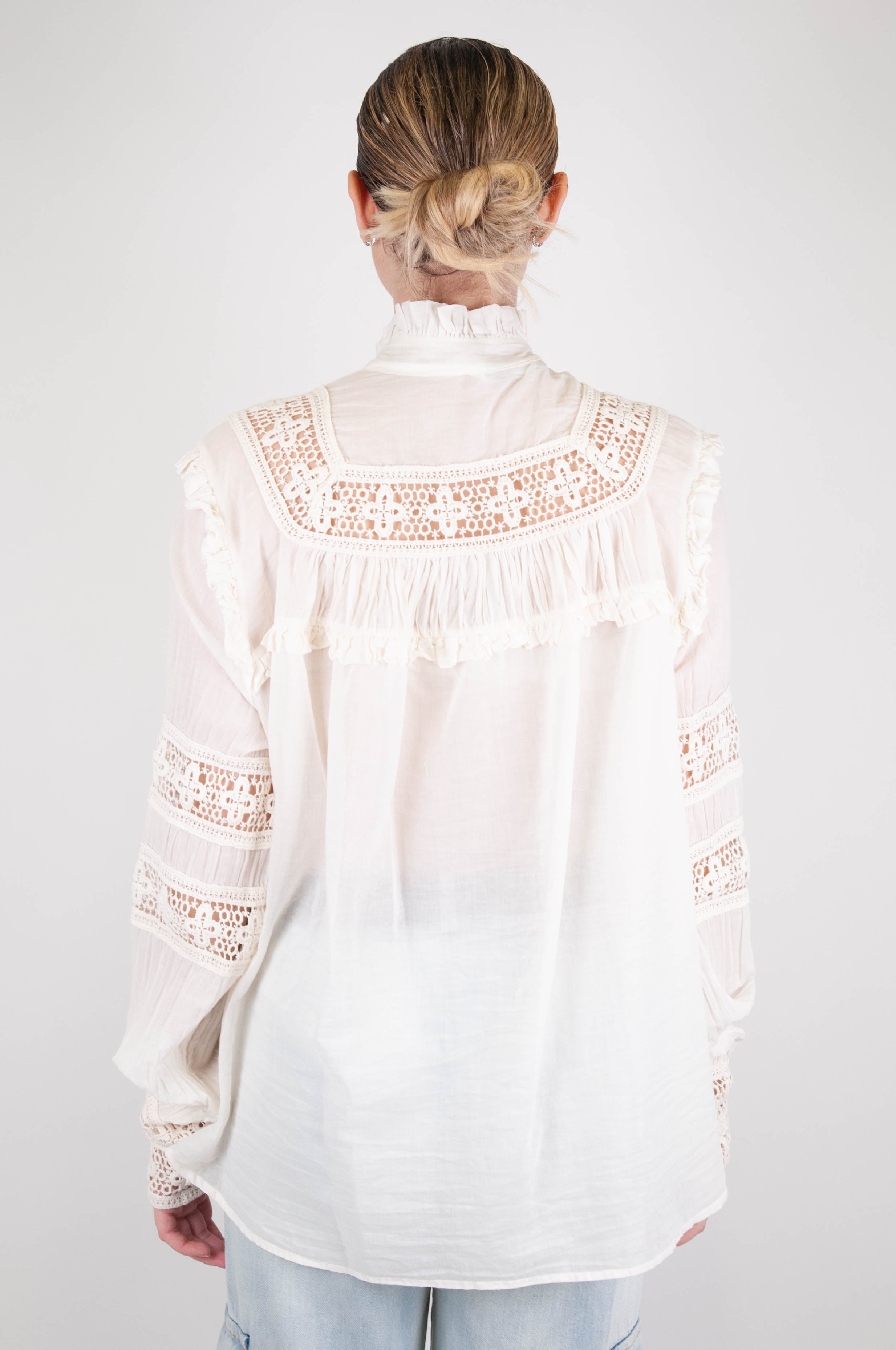 Tension in - Cotton muslin shirt with lace embroidery and ruffle details