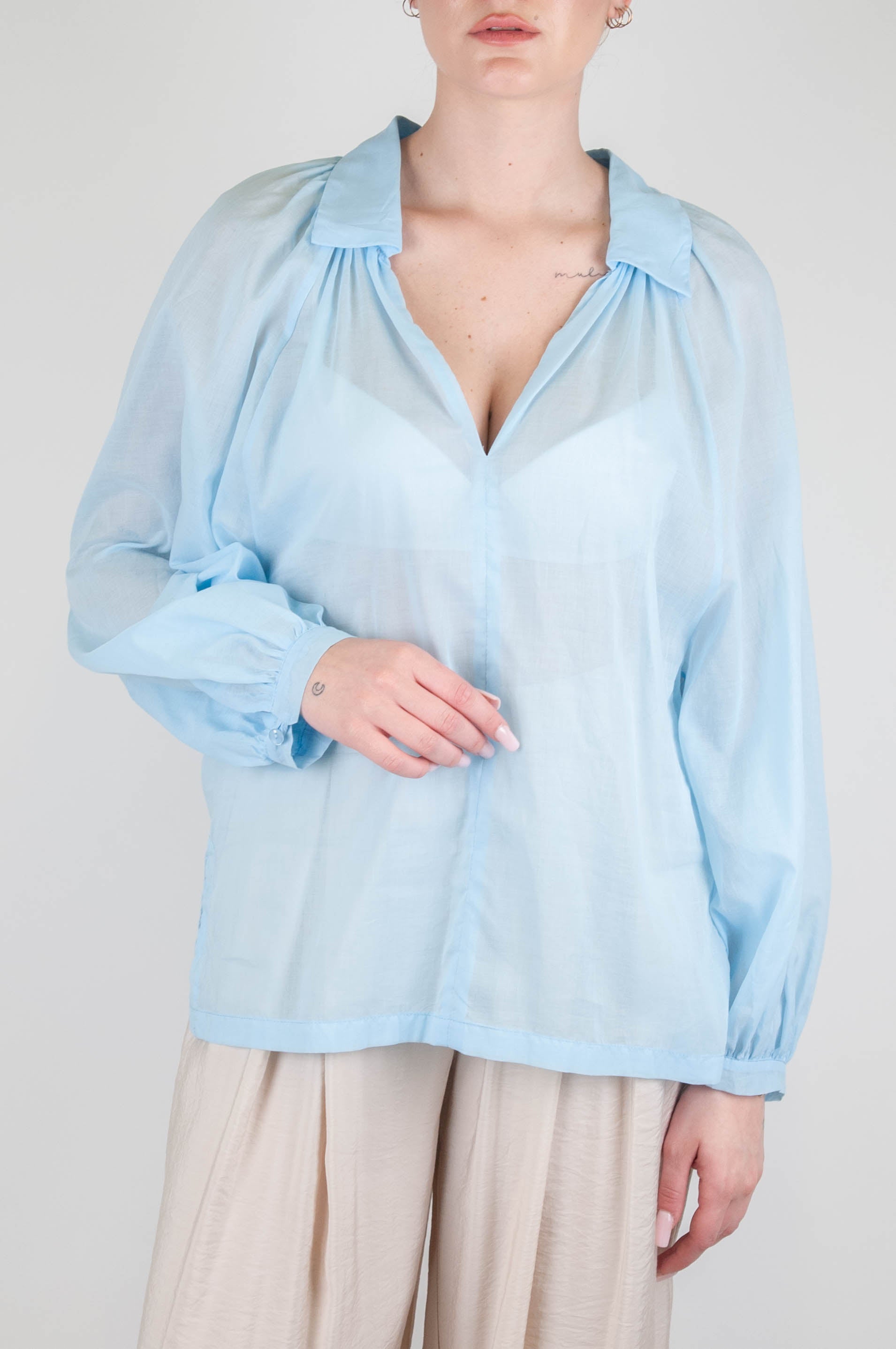 Tension in - Cotton muslin shirt with draping on the back