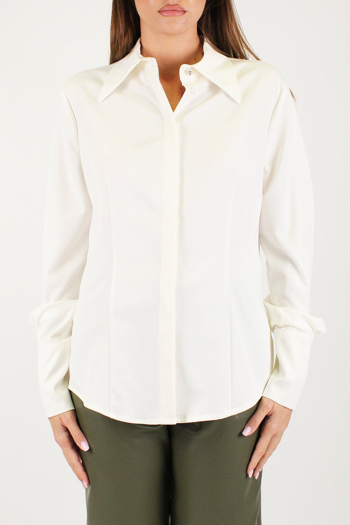 Maryley - Camicia sfiancata in viscosa pesante con chiusura a scomparsa e polsino ampio