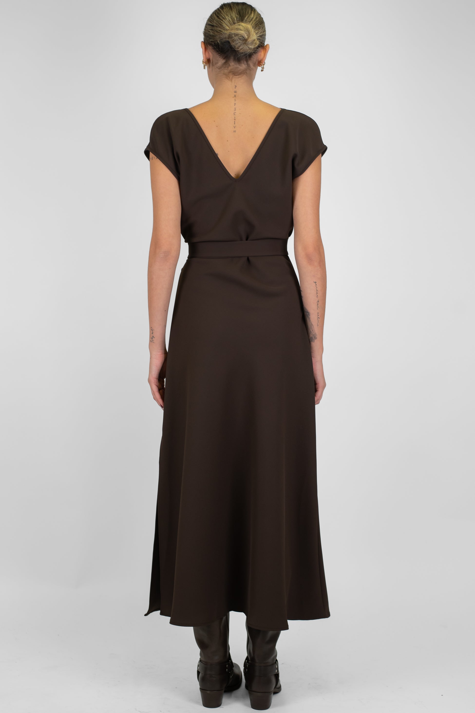 Imperial - Abito lungo mezzamanica con scollo a V sul retro, spacco laterale e cintura in tessuto