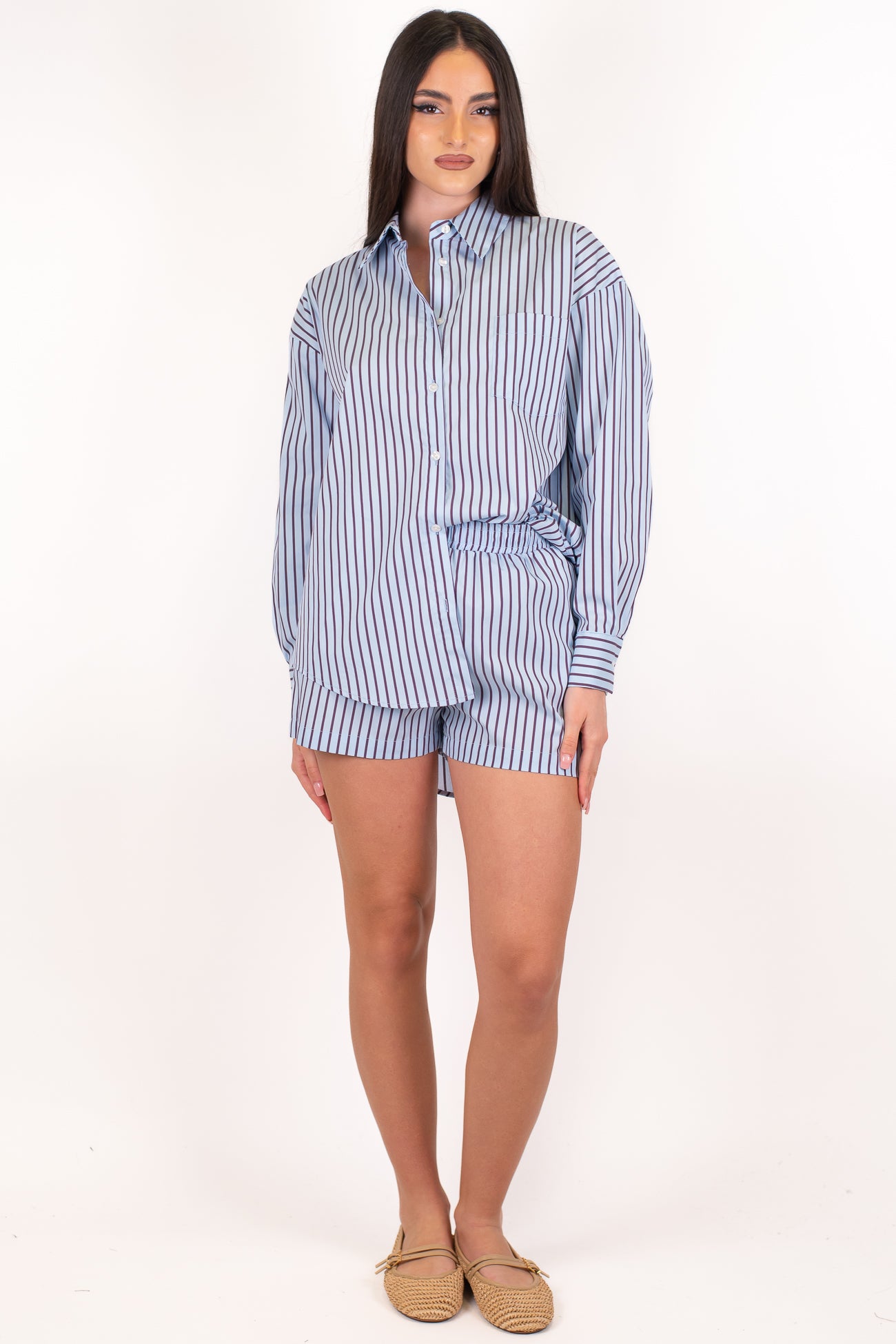 Tensione in - Shorts fantasia a righe con elastico in vita e bottoncini