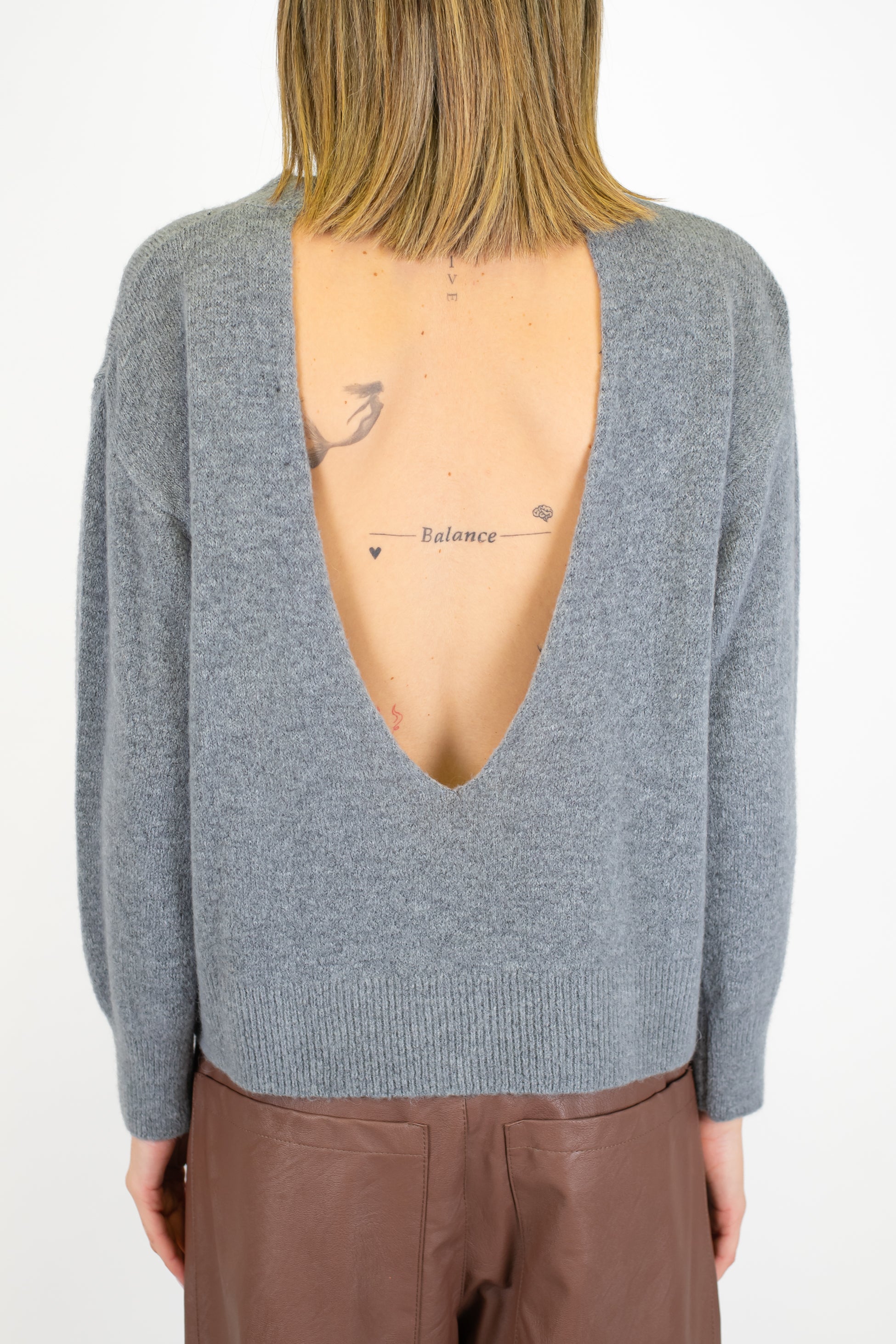 Dixie - Maglia in baby alpaca con scollo a V profondo sul retro