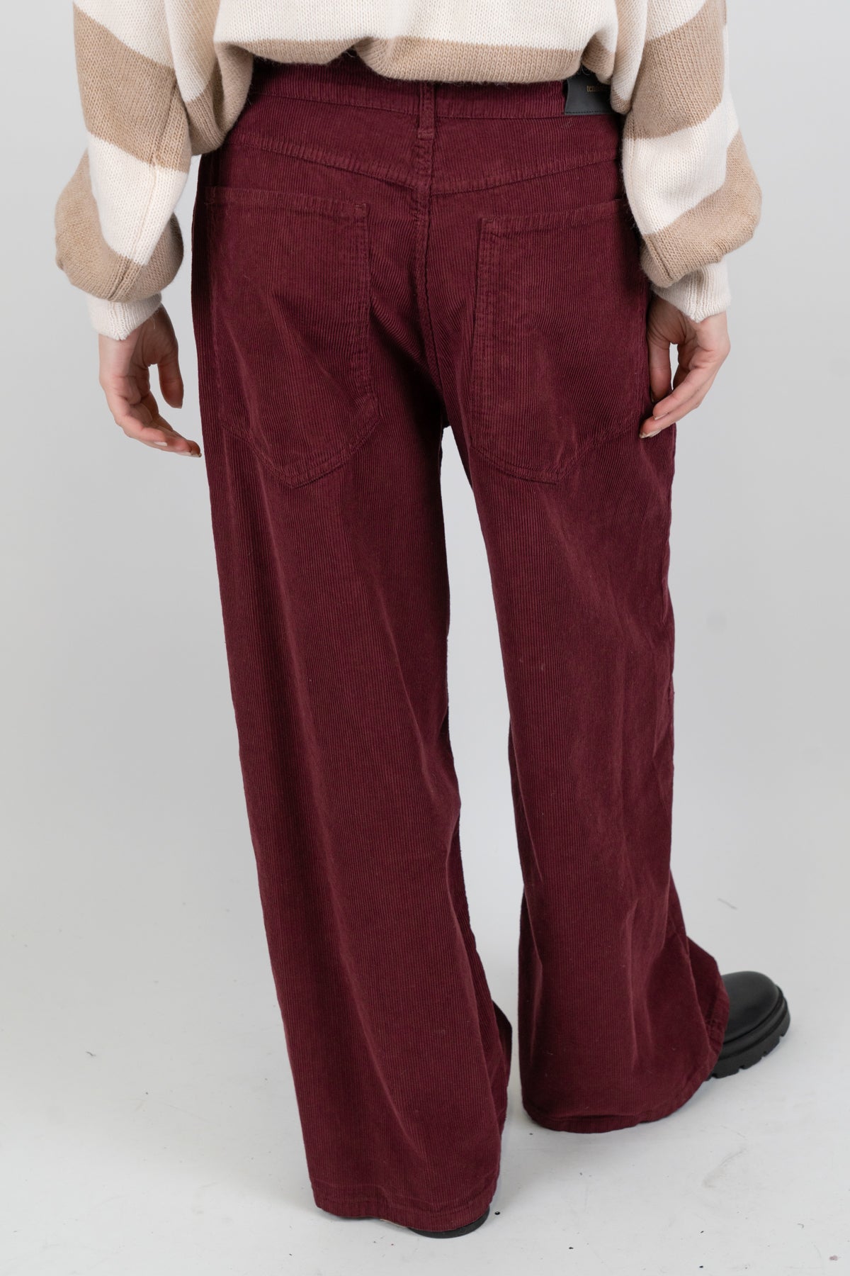 Tensione in - Pantalone palazzo in velluto millerighe con tasconi sul retro