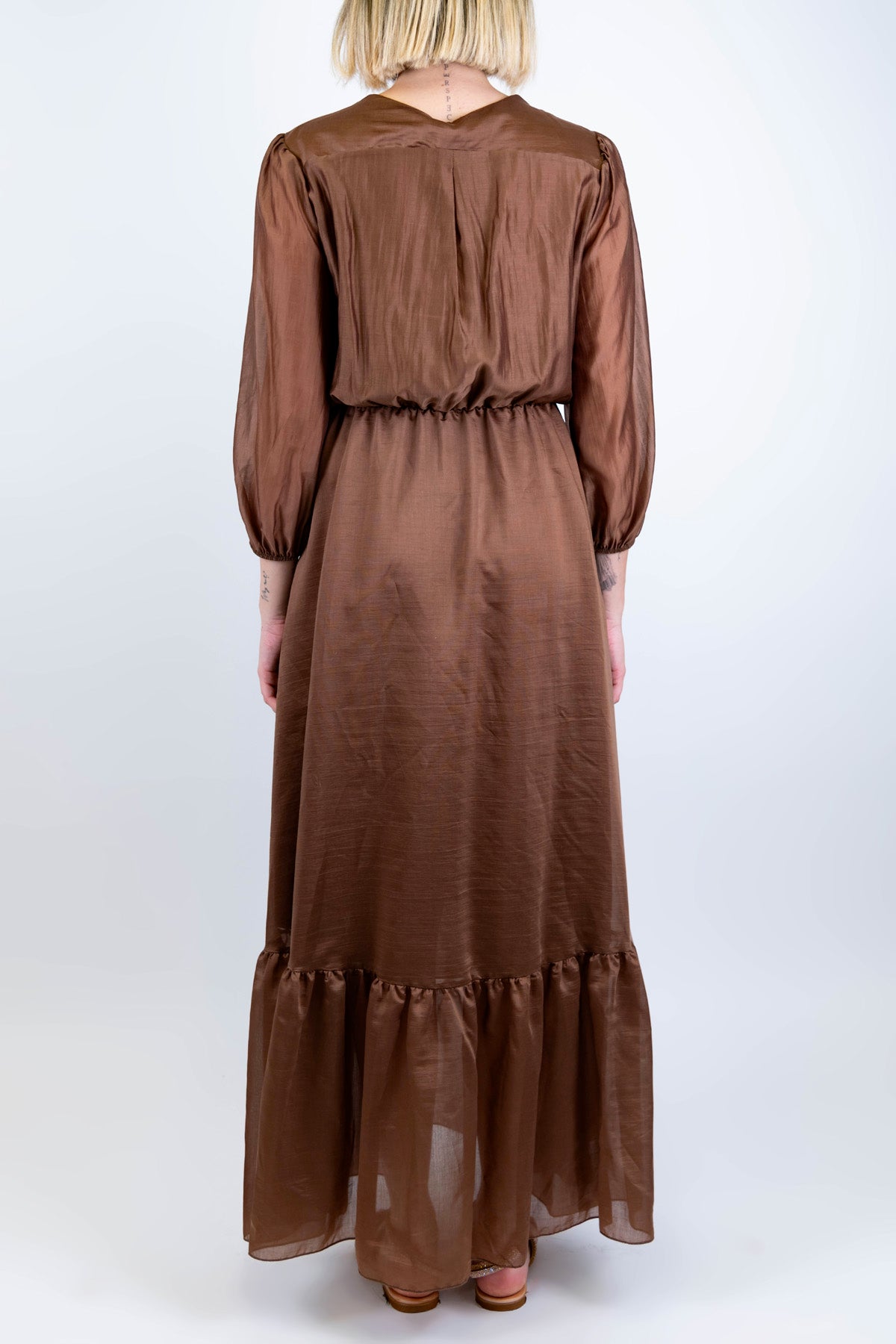 Tensione in - Abito lungo in lyocell con scollo a V e balza sul fondo