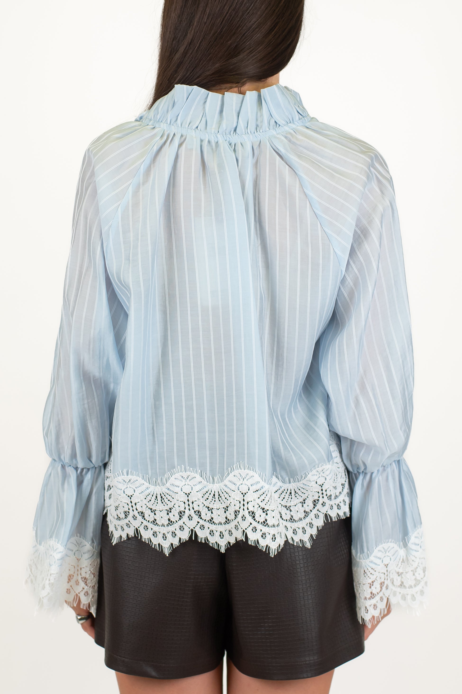 Haveone - Blusa gessata in lyocell con pizzo sul fondo