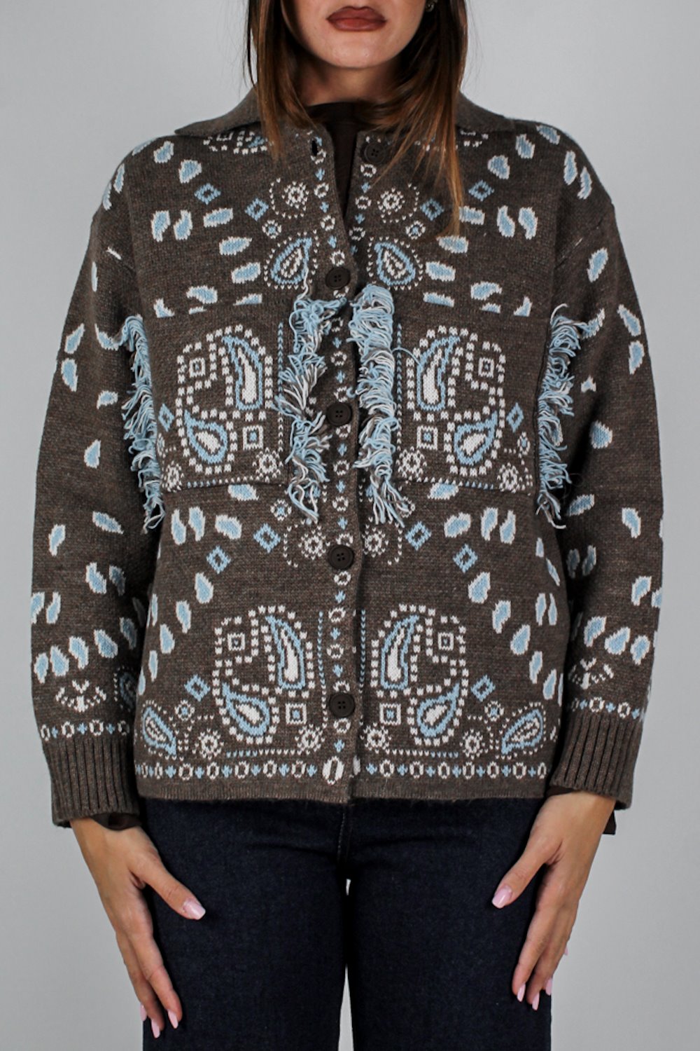 Tensione in - Cardigan fantasia bandana in misto lana con tasche frontali e chiusura con bottoni