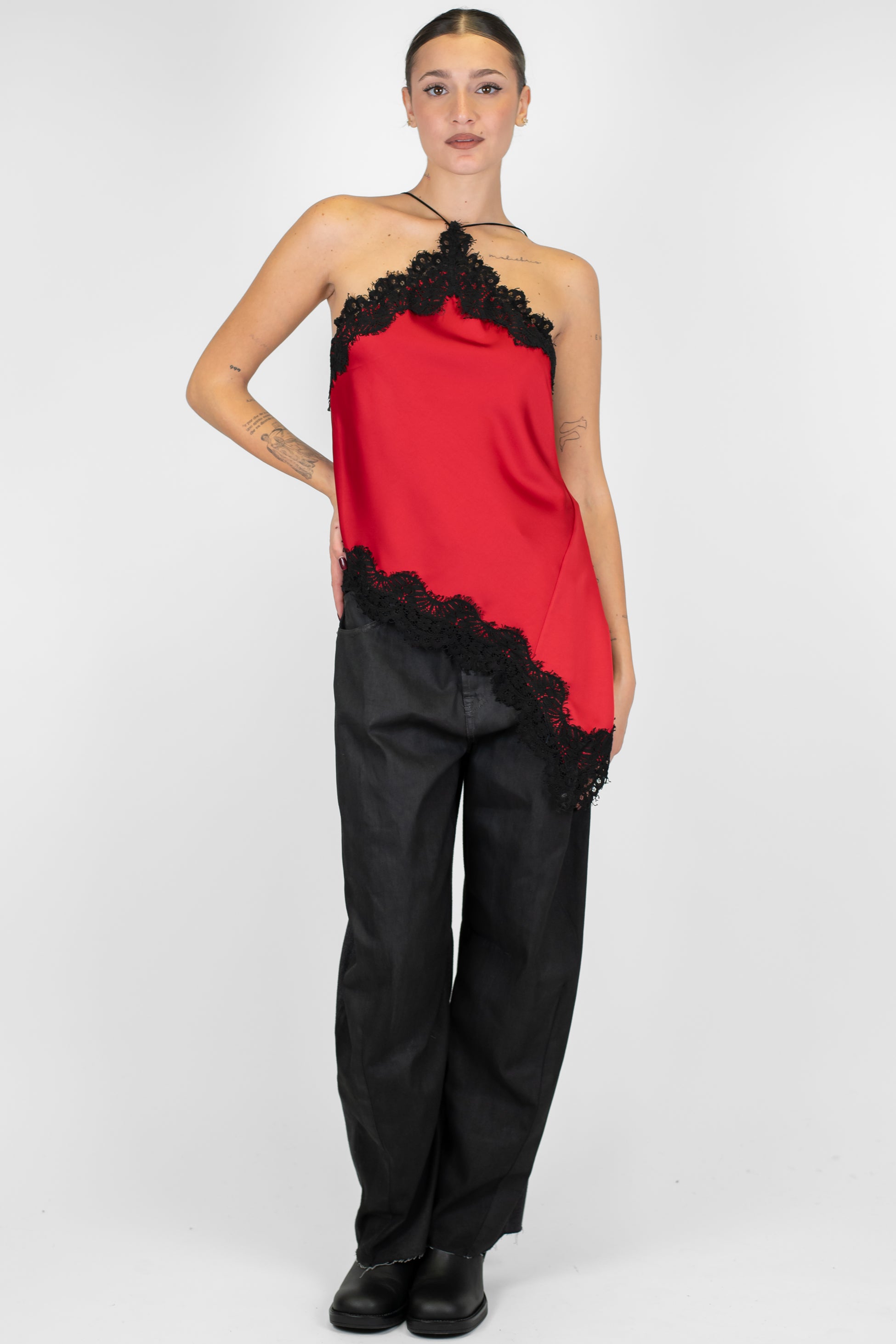 Motel - Top asimmetrico in satin con orli in pizzo a contrasto