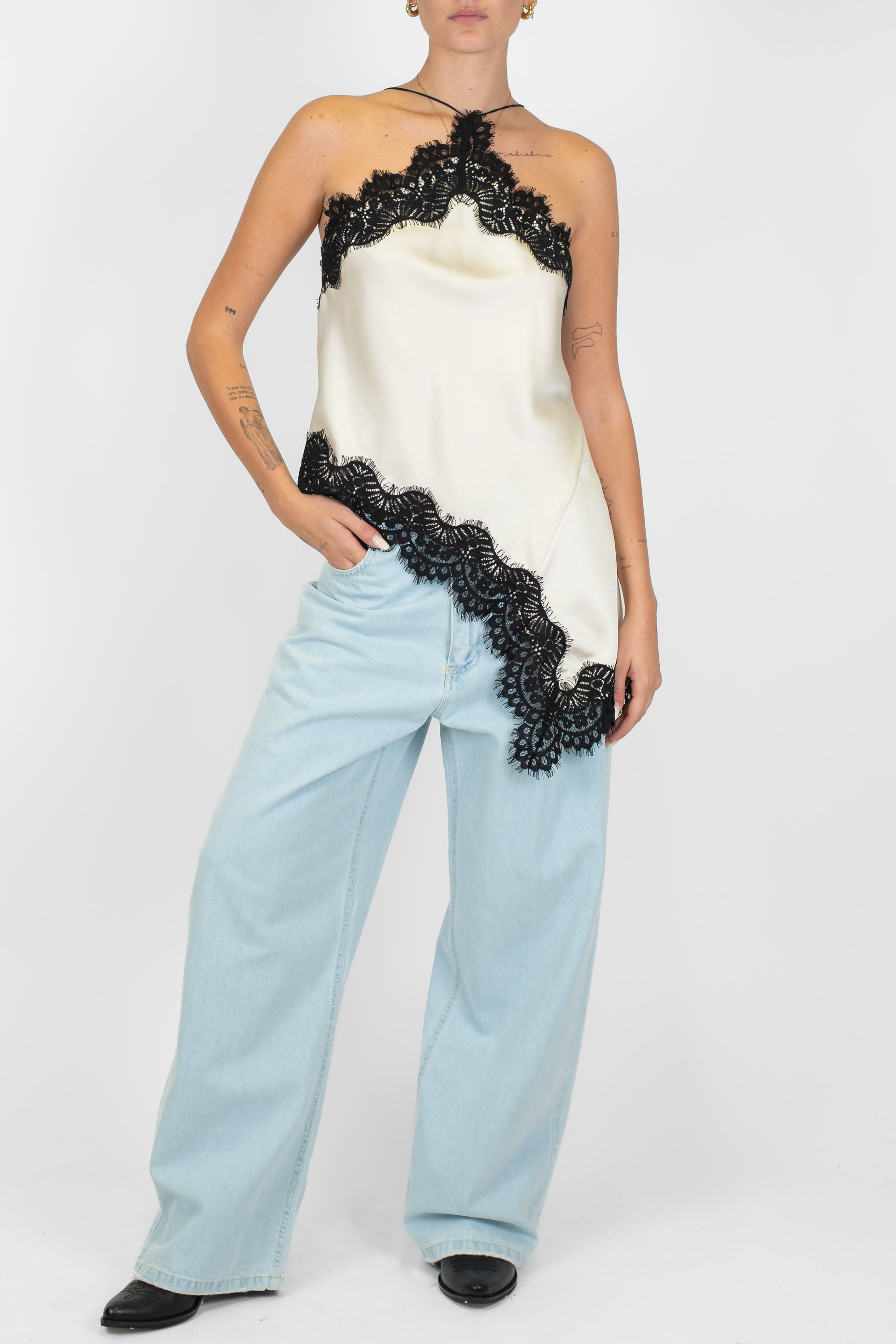 Tensione in - Jeans regular lavaggio chiaro a gamba ampia e cavallo basso