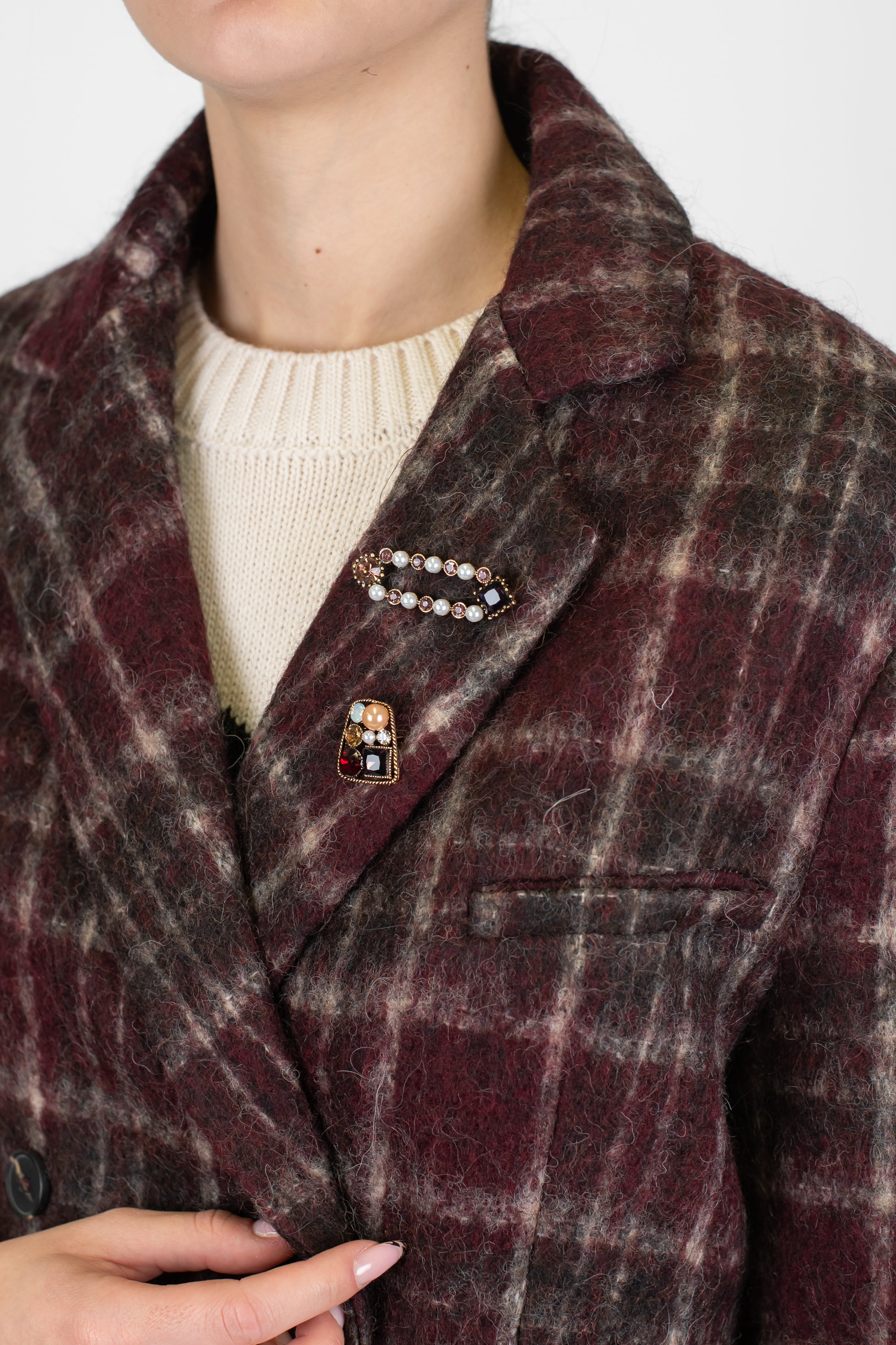 Tensione in - Giacca doppiopetto fantasia quadri in misto lana con spilla