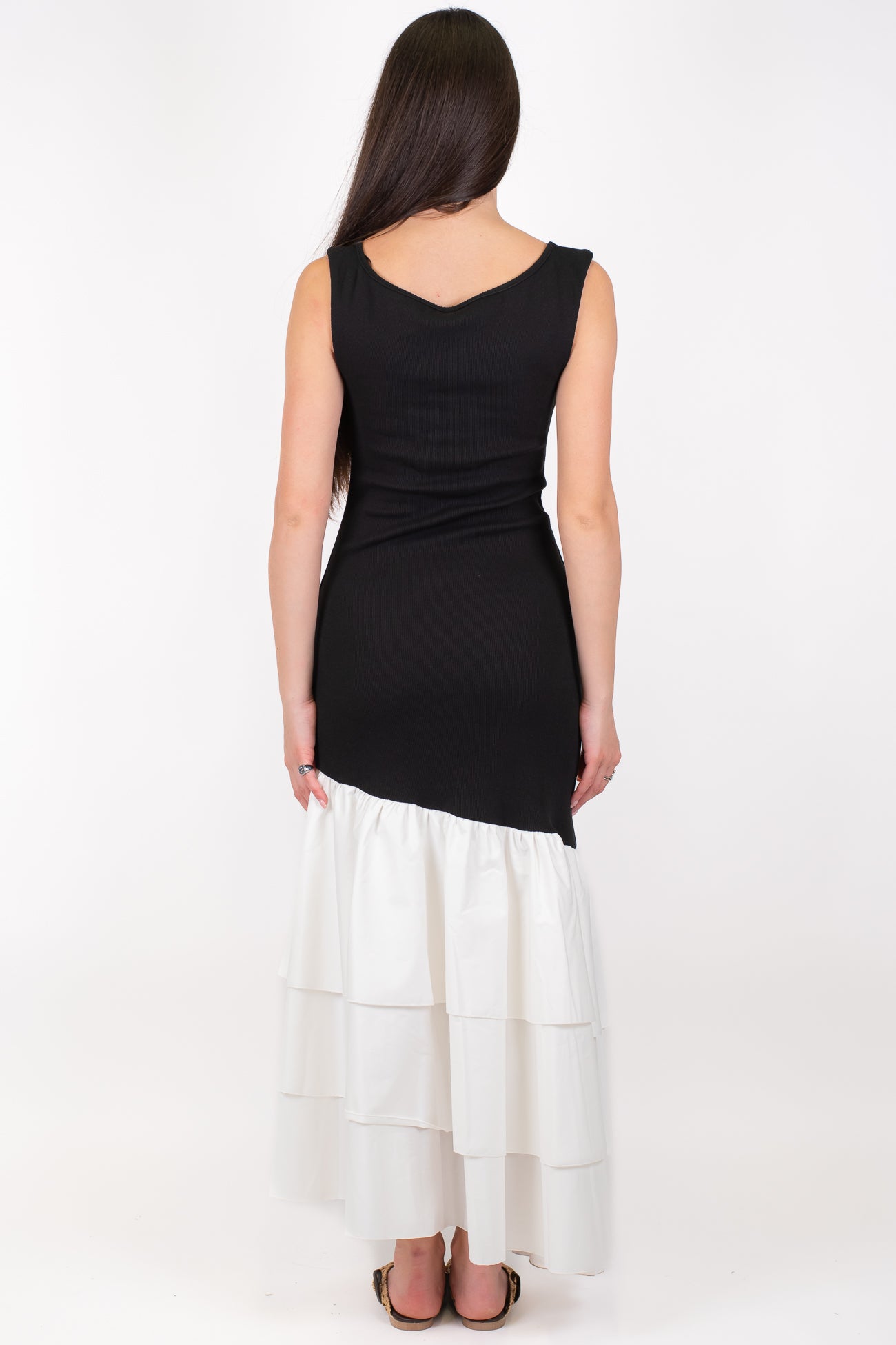 Tensione in - Abito lungo in maglia a costine slim e gonna a contrasto in cotone con balze