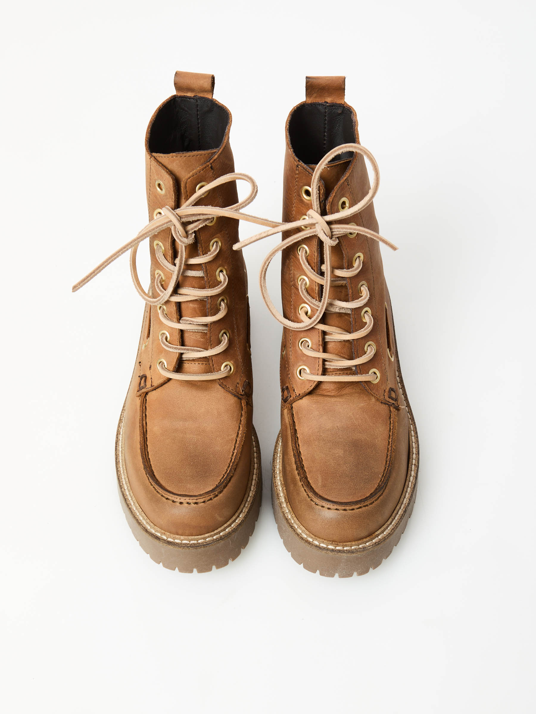 Ovyé - Stivaletto stringato in pelle ingrassata