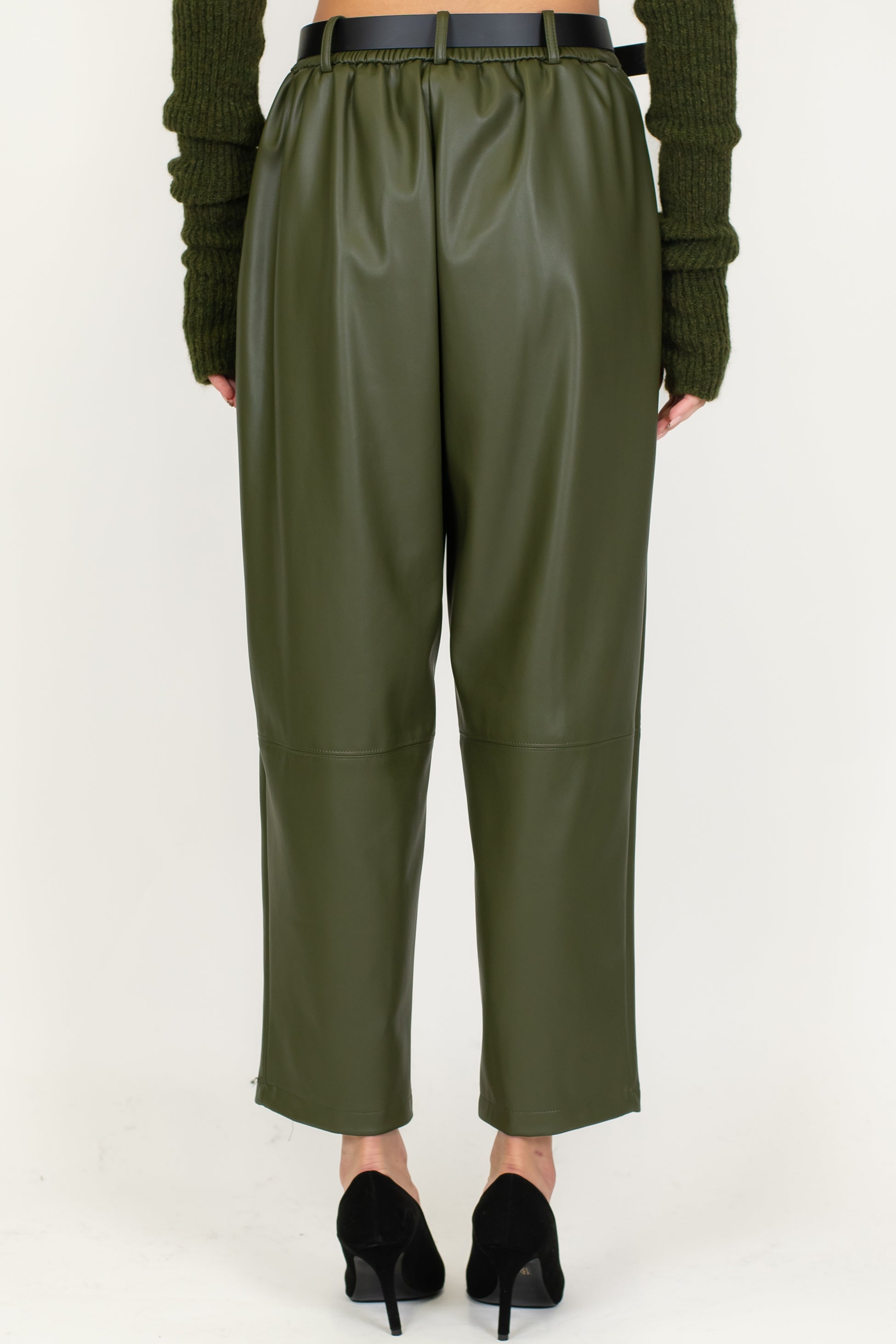 Tensione in - Pantalone in ecopelle con elastico in vita