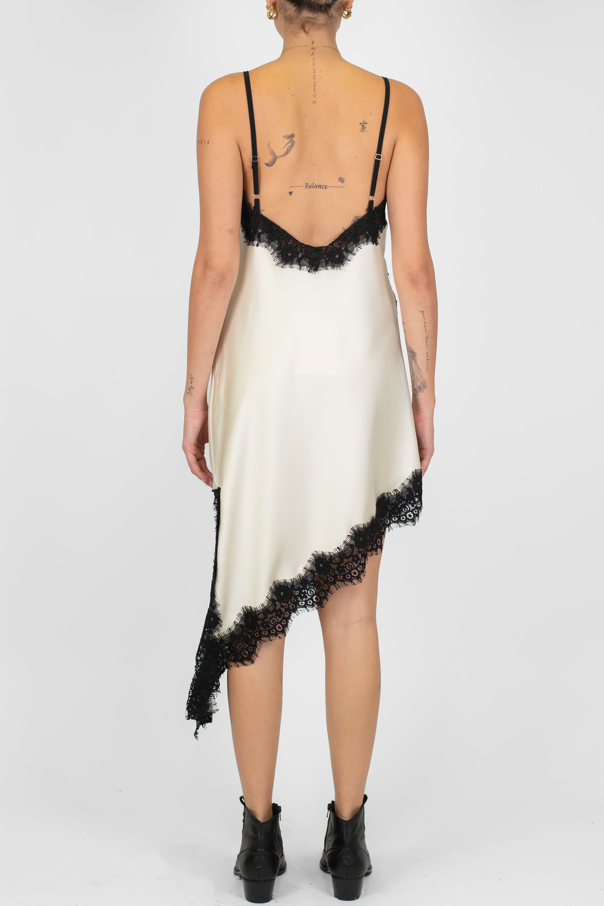 Haveone - Abito corto asimmetrico in satin con bretelline e orli in pizzo