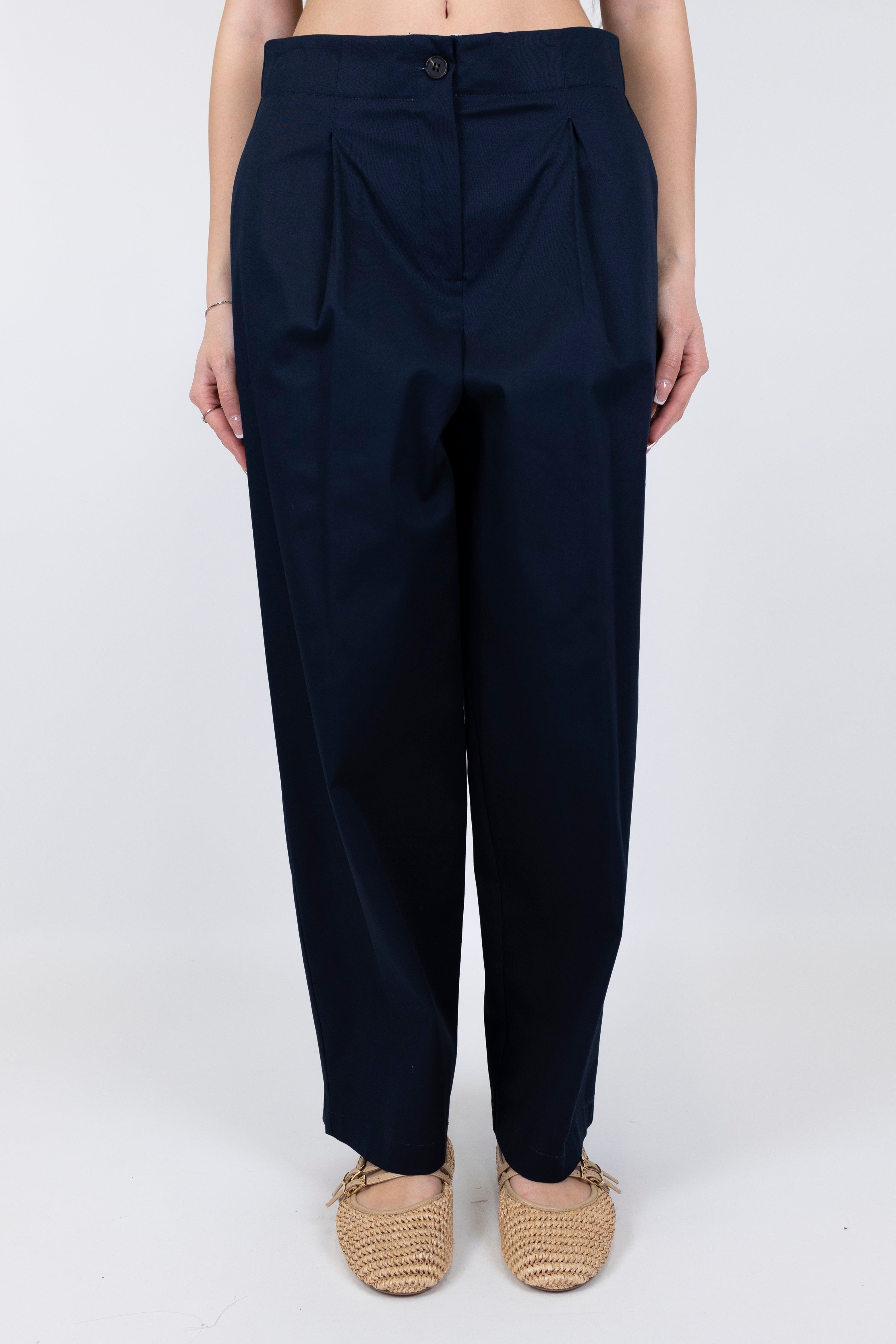 Tensione in - Pantalone regular a gamba ampia in cotone con pinces