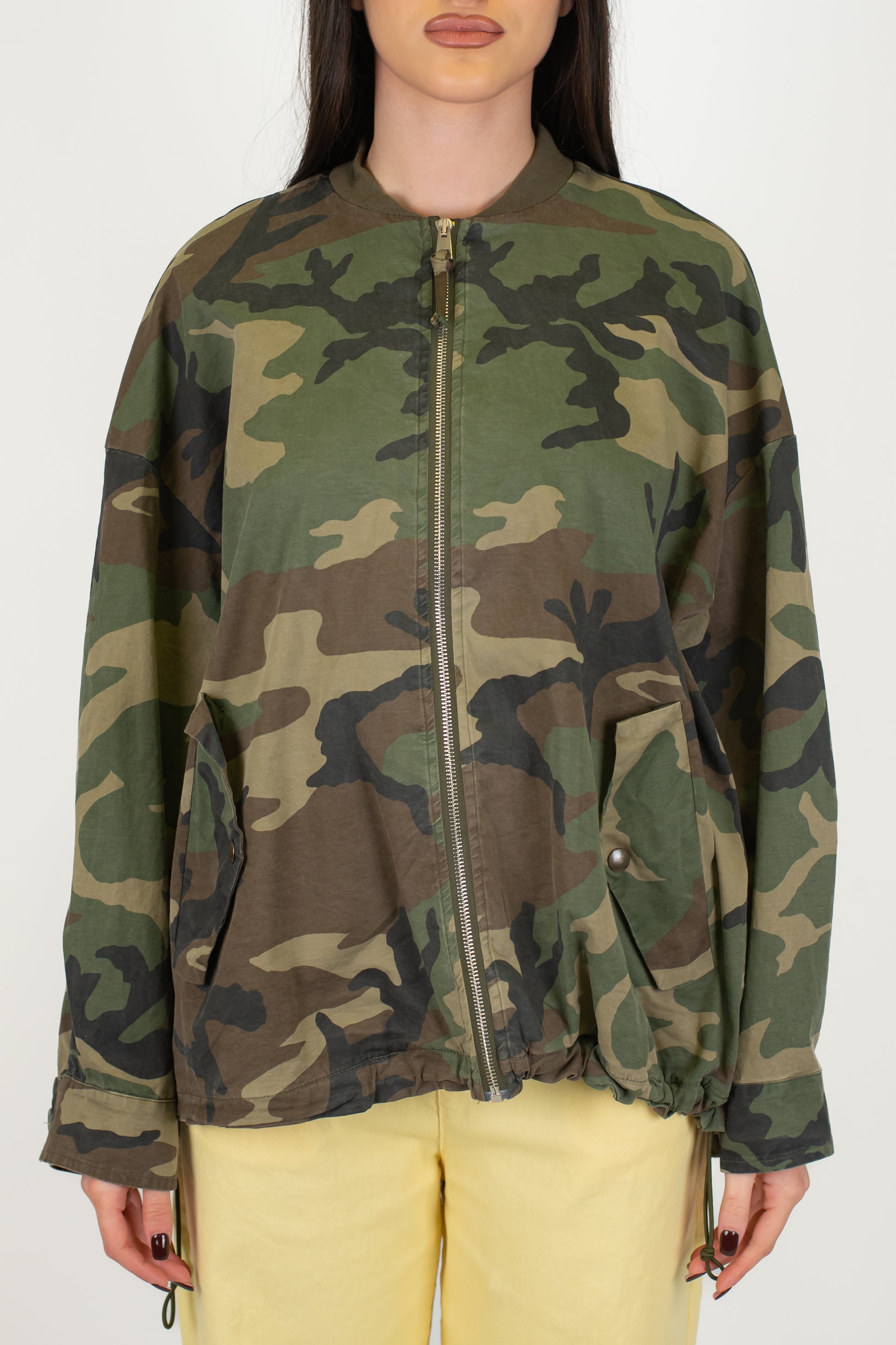 Tensione in - Bomber fantasia camouflage con collo coreano e chiusura zip