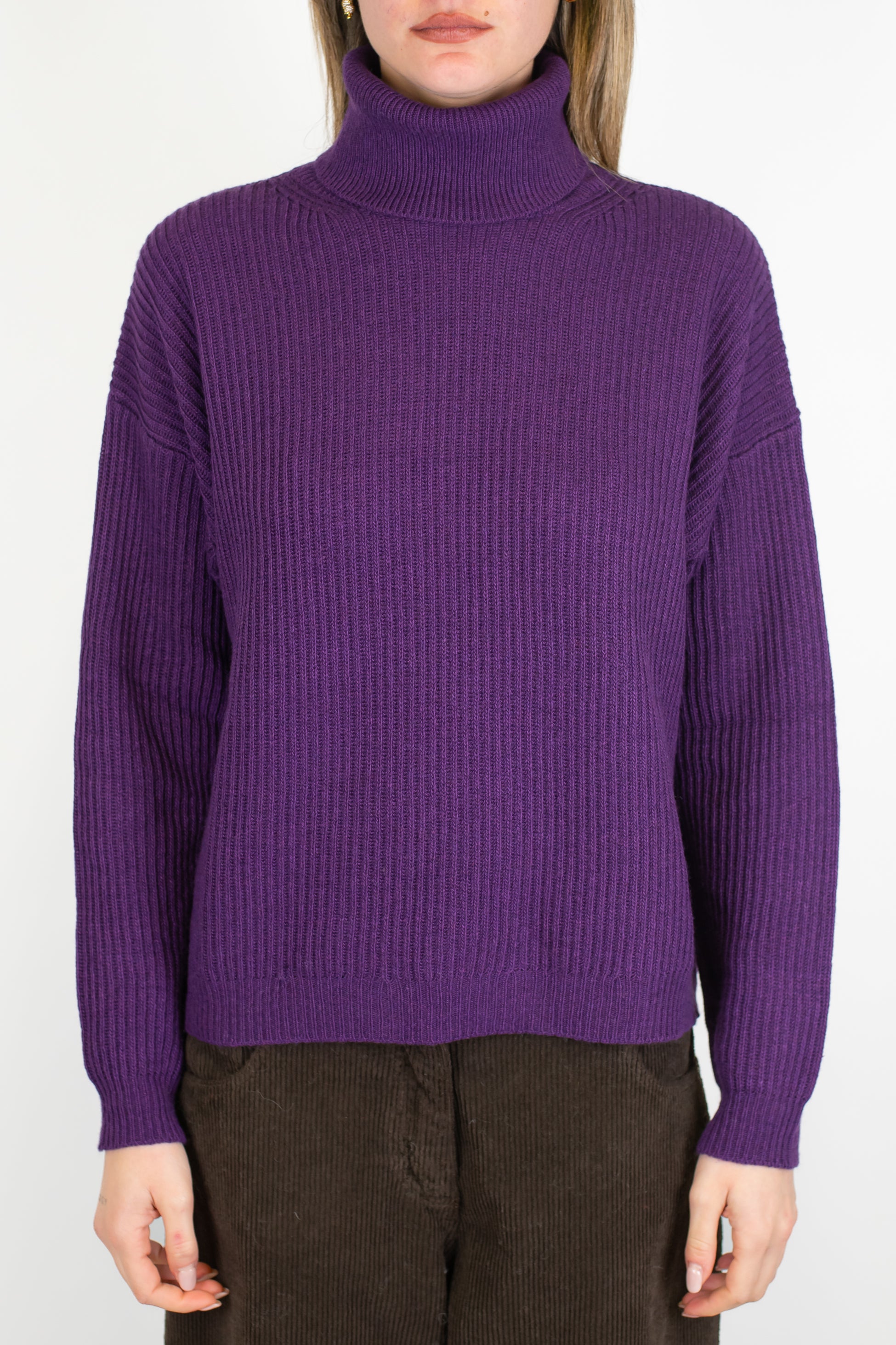 Tensione in - Dolcevita a costine in misto lana e cashmere