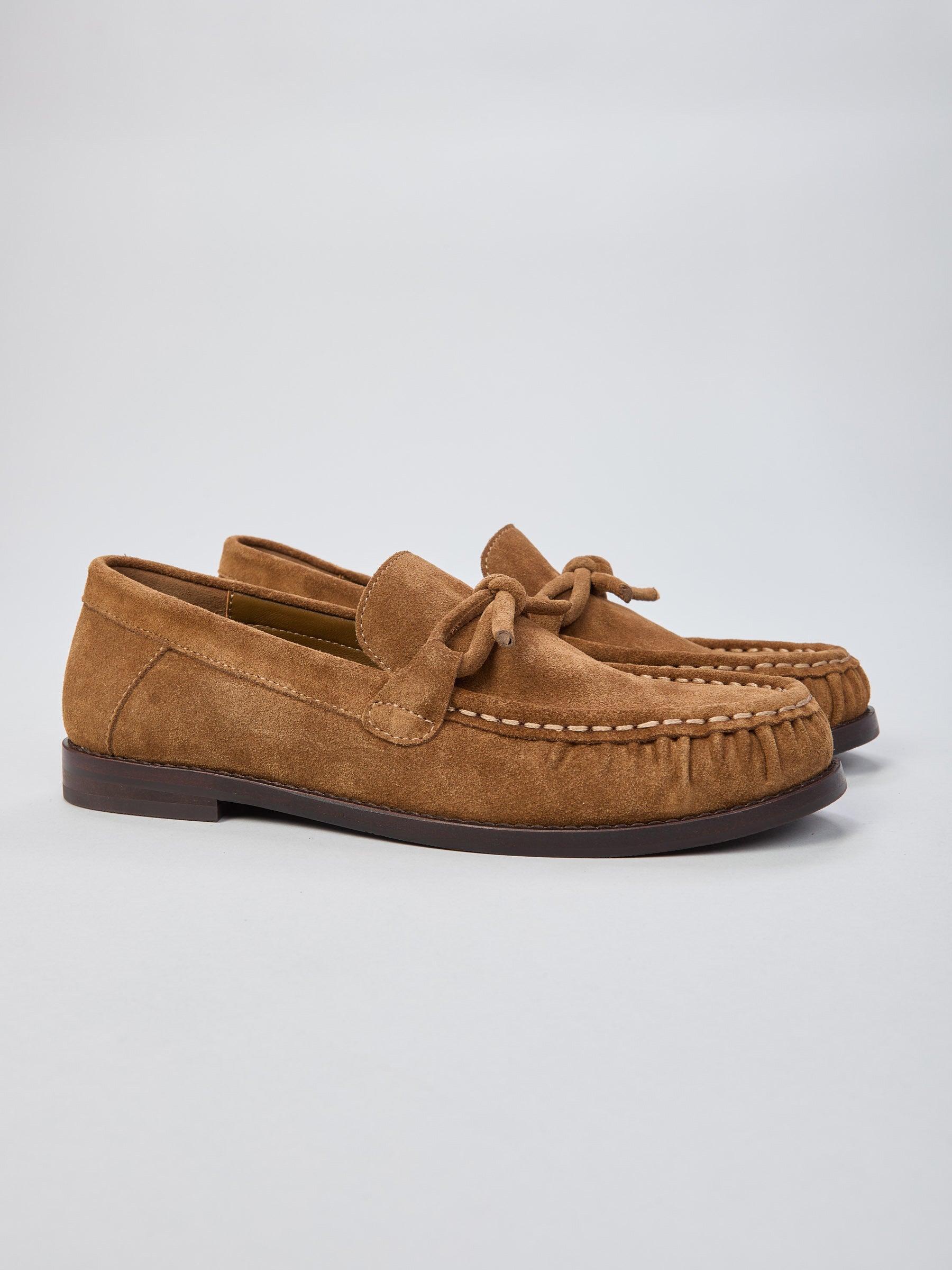 Ovyé - Mocassino in suede arricciato con fiocco
