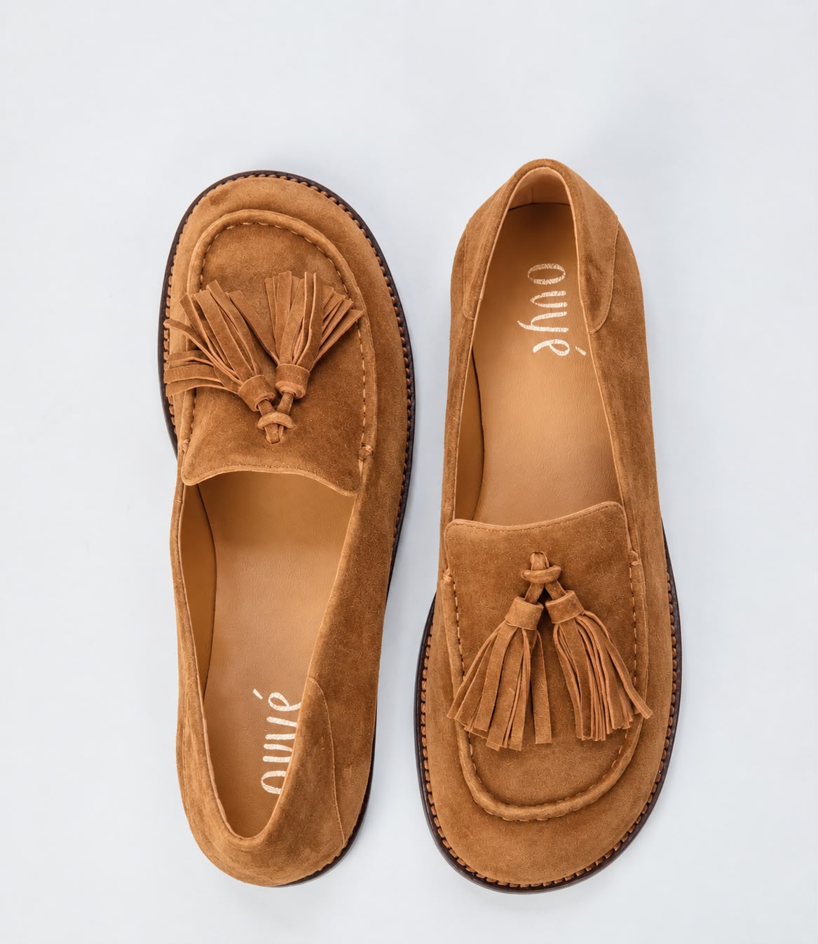 Ovyè - Mocasssino in seude con nappina e punta quadrata