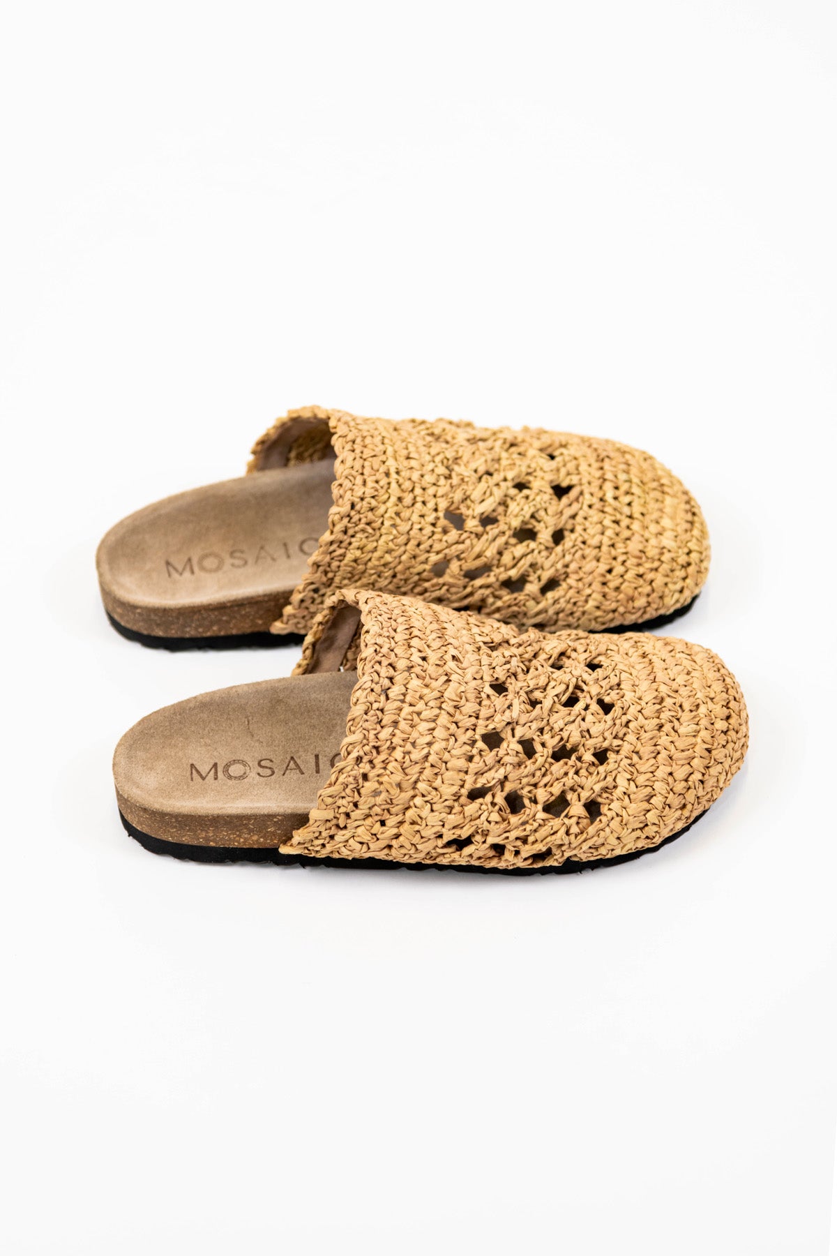 Sabot in rafia con tomaia in pelle camosciata e suola in gomma