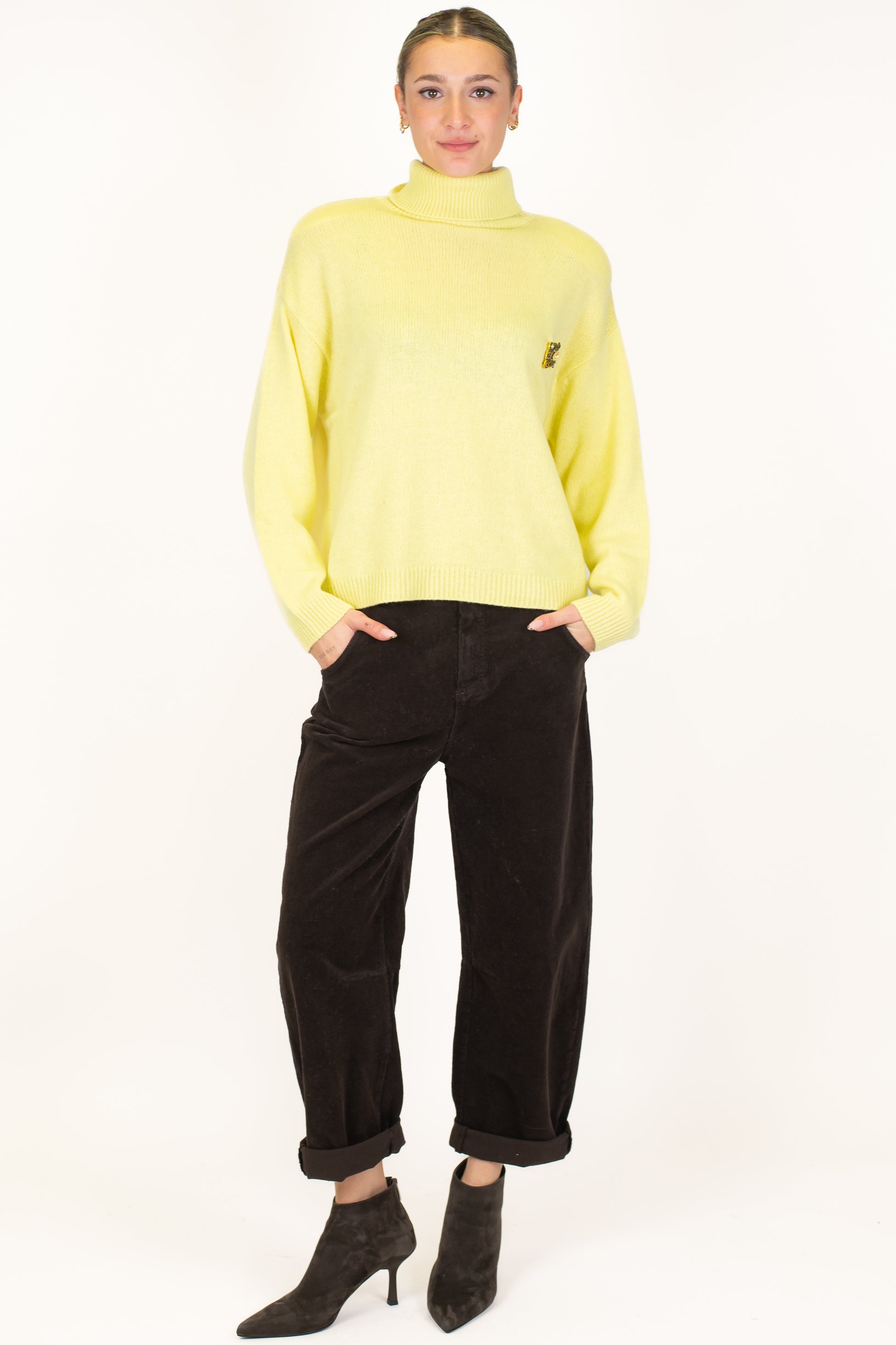 Motel - Dolcevita in misto lana con spalline e spilla gioiello