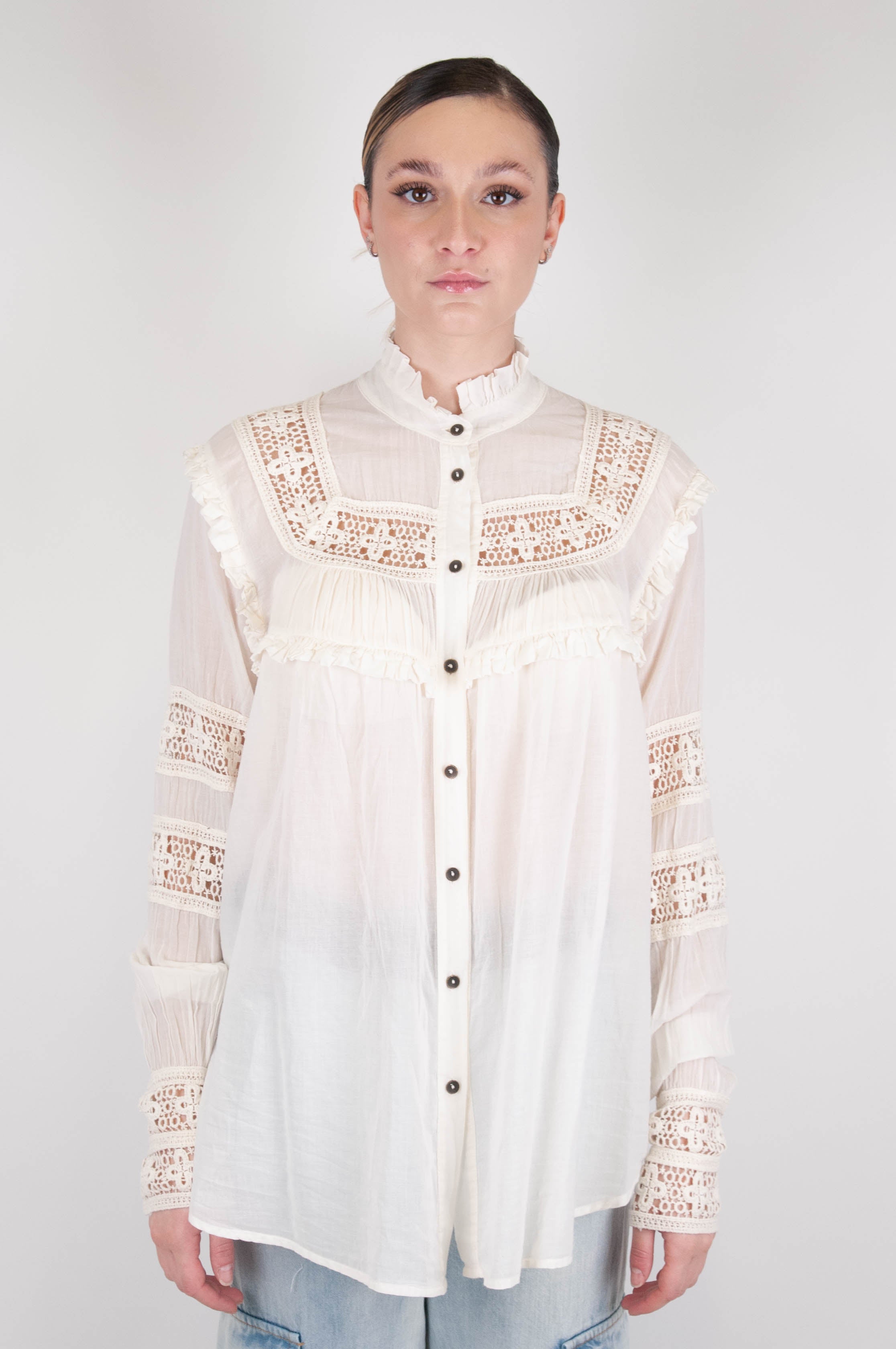 Tension in - Cotton muslin shirt with lace embroidery and ruffle details