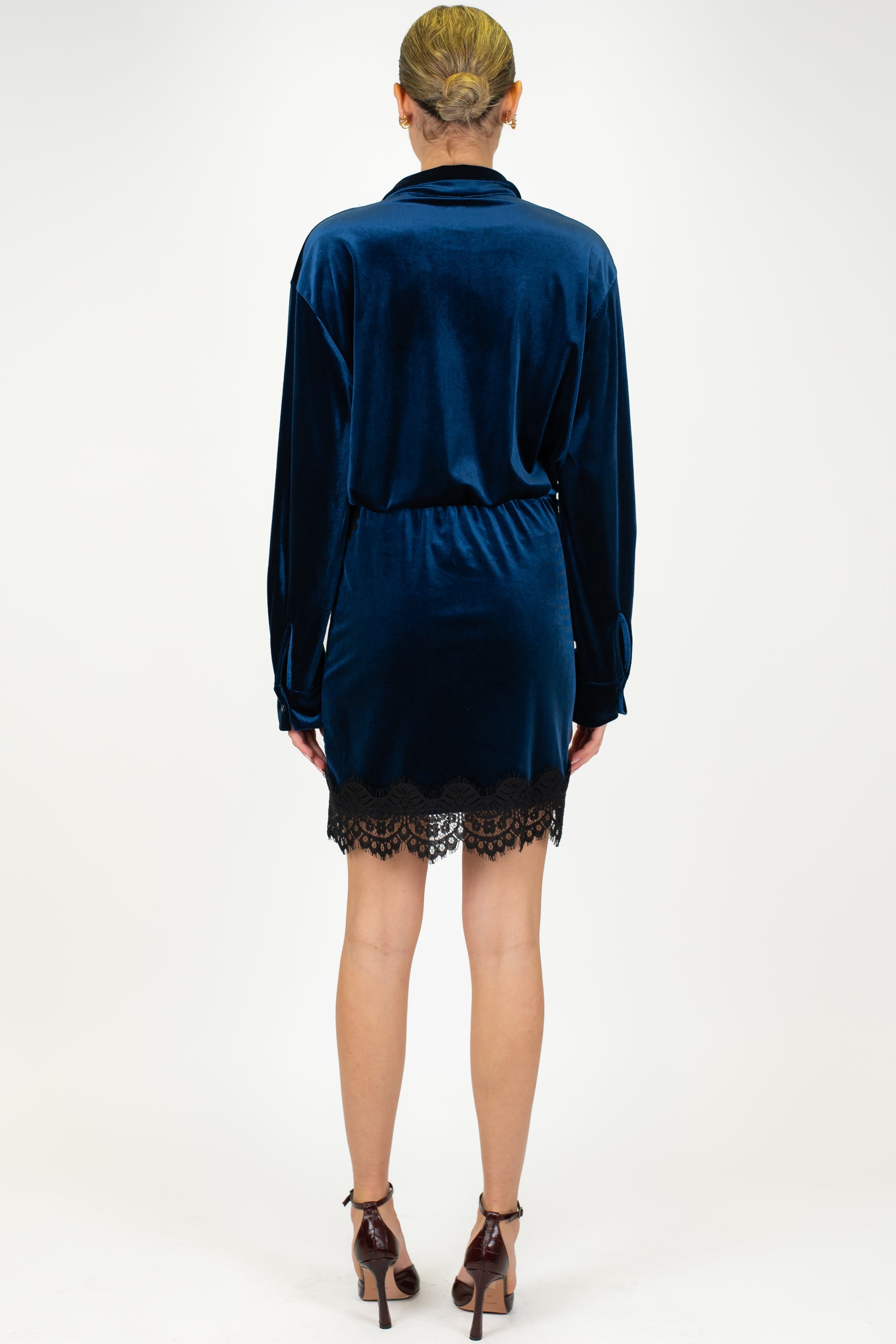 Tensione in - Abito corto in ciniglia con inserti in pizzo