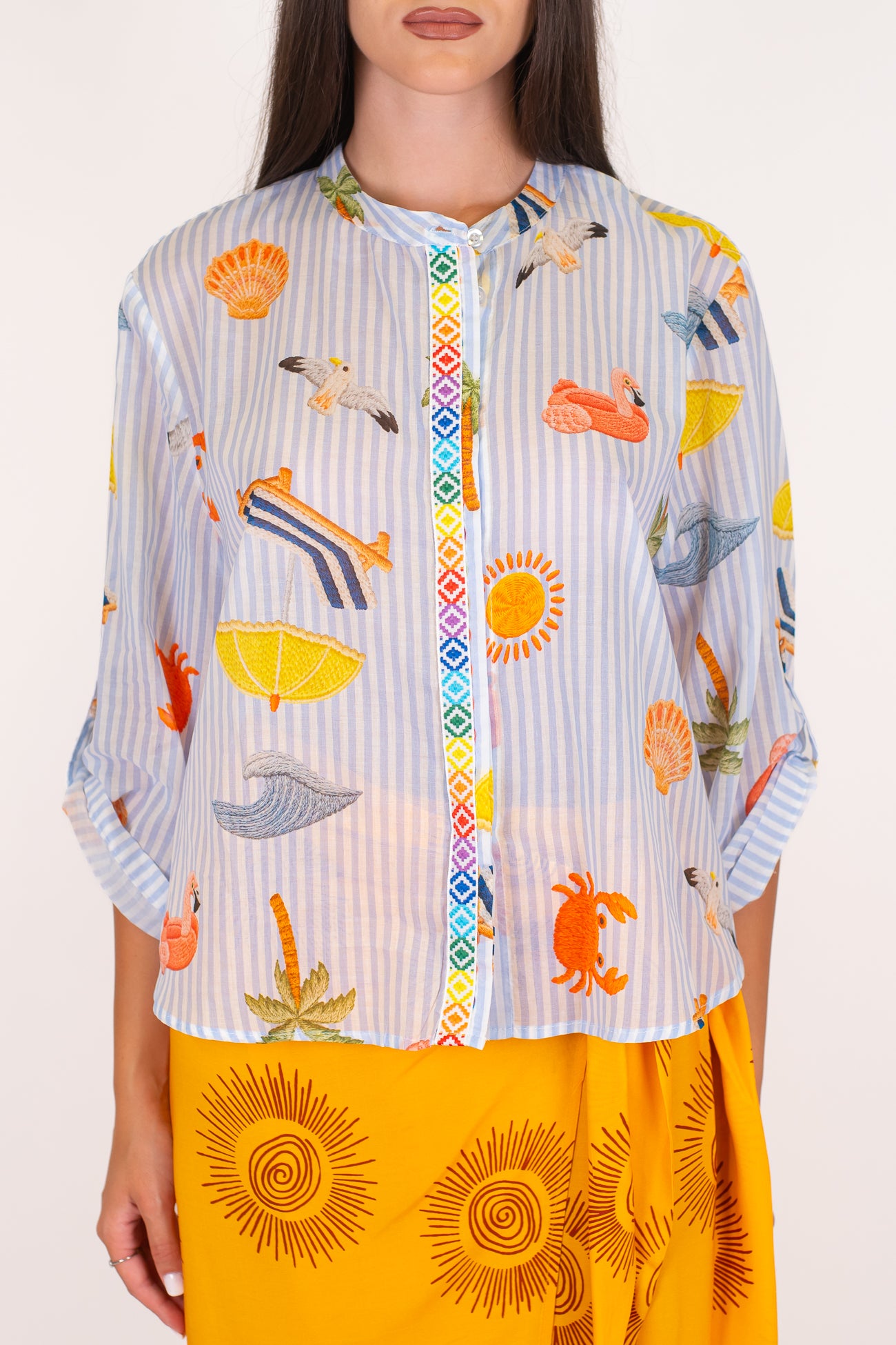 Tensione in - Camicia a righe in mussola di cotone con fantasia estiva