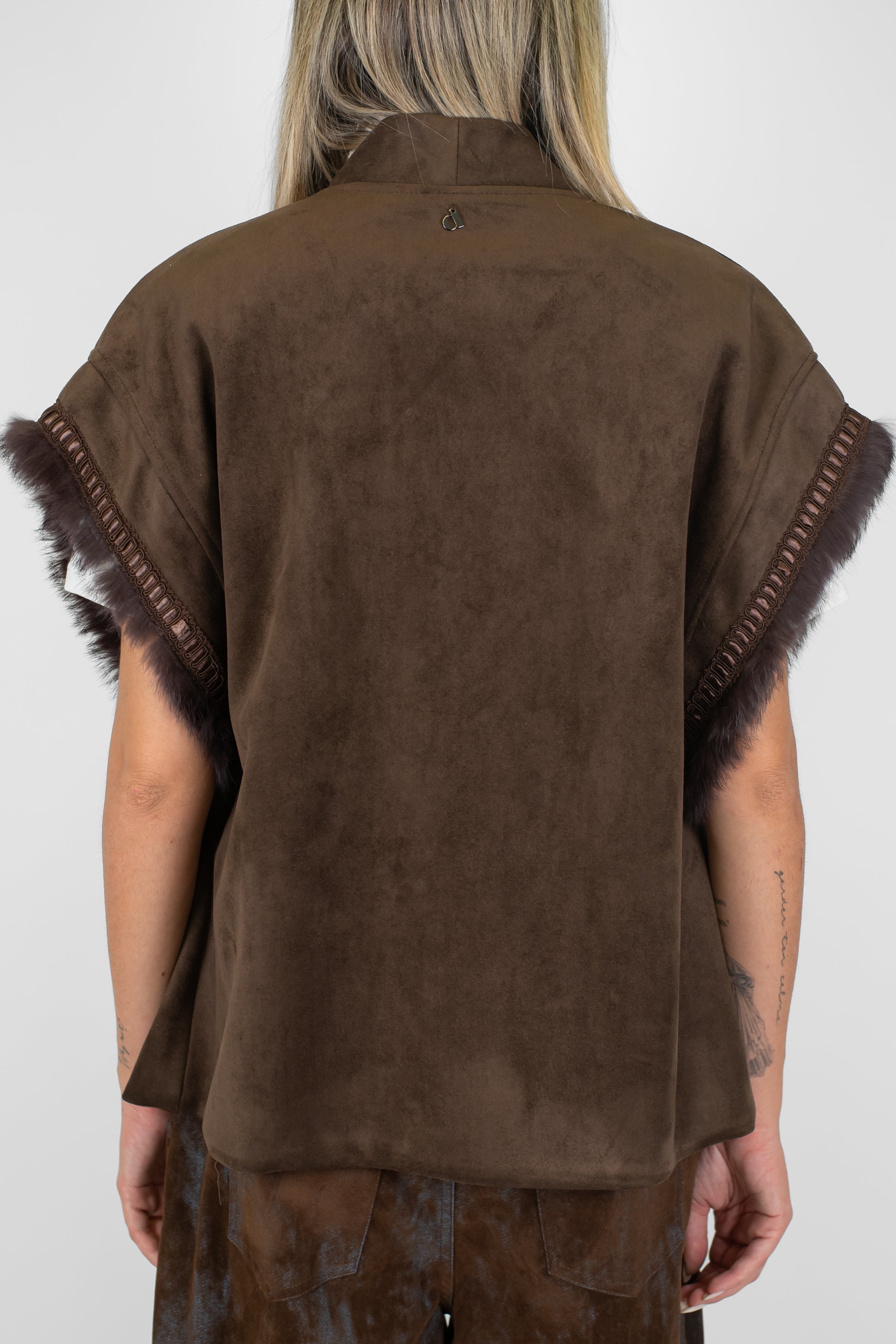 Dixie - Gilet aperto in camoscio con tasconi e frange sulla manica