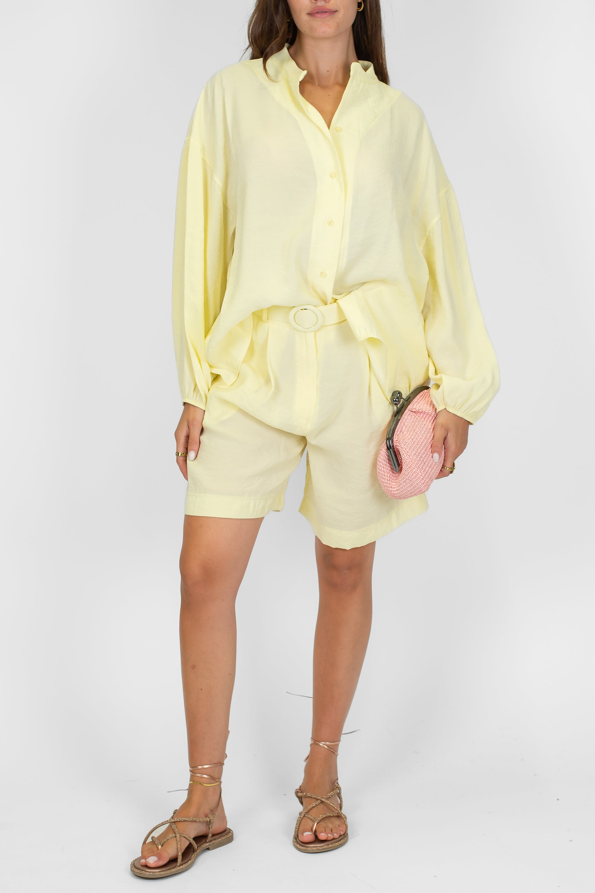 Tensione in - Bermuda in modal con pinces e cintura in tessuto