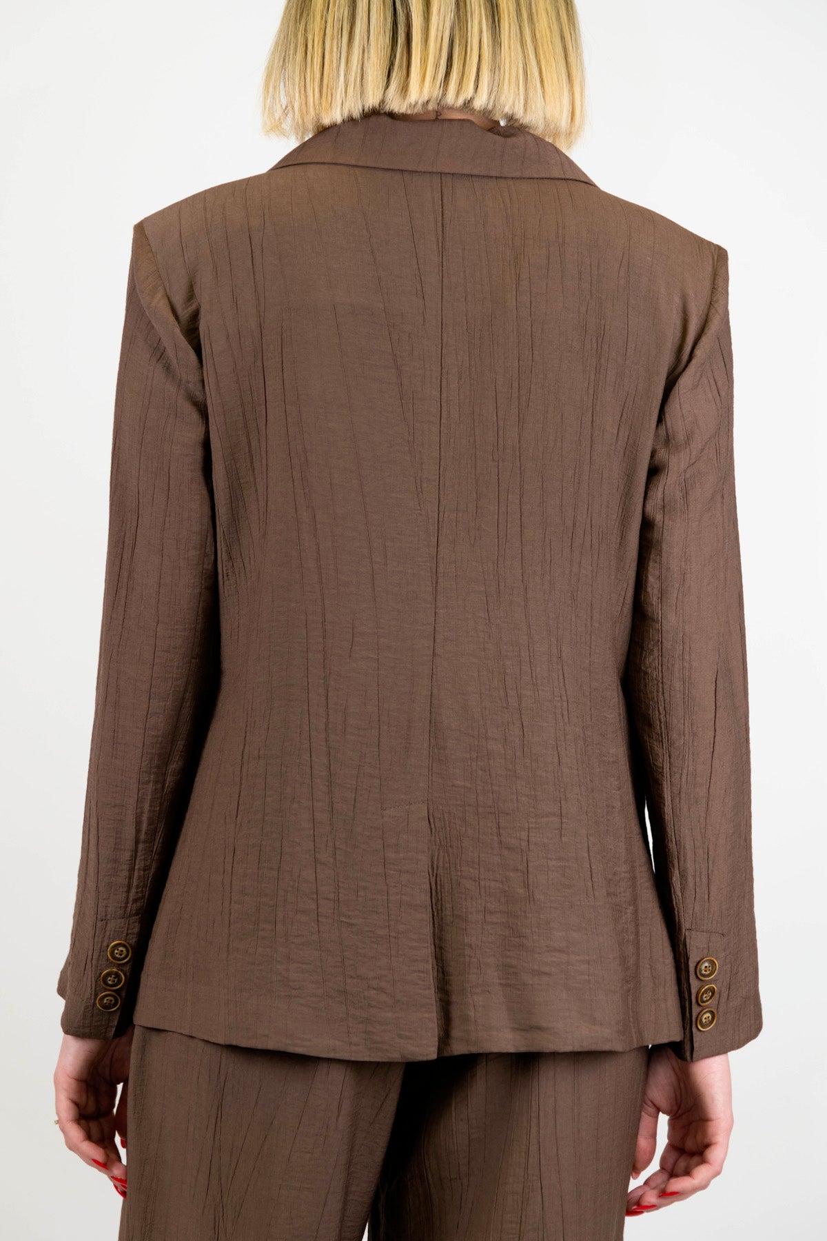 Tensione in - Tailleur in viscosa leggera con giacca monopetto e pantalone palazzo con elastico sul retro