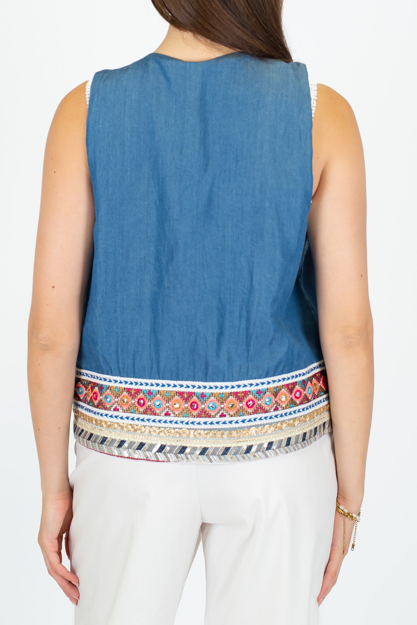 Tensione in - GIlet in lyocell con profilo etnico