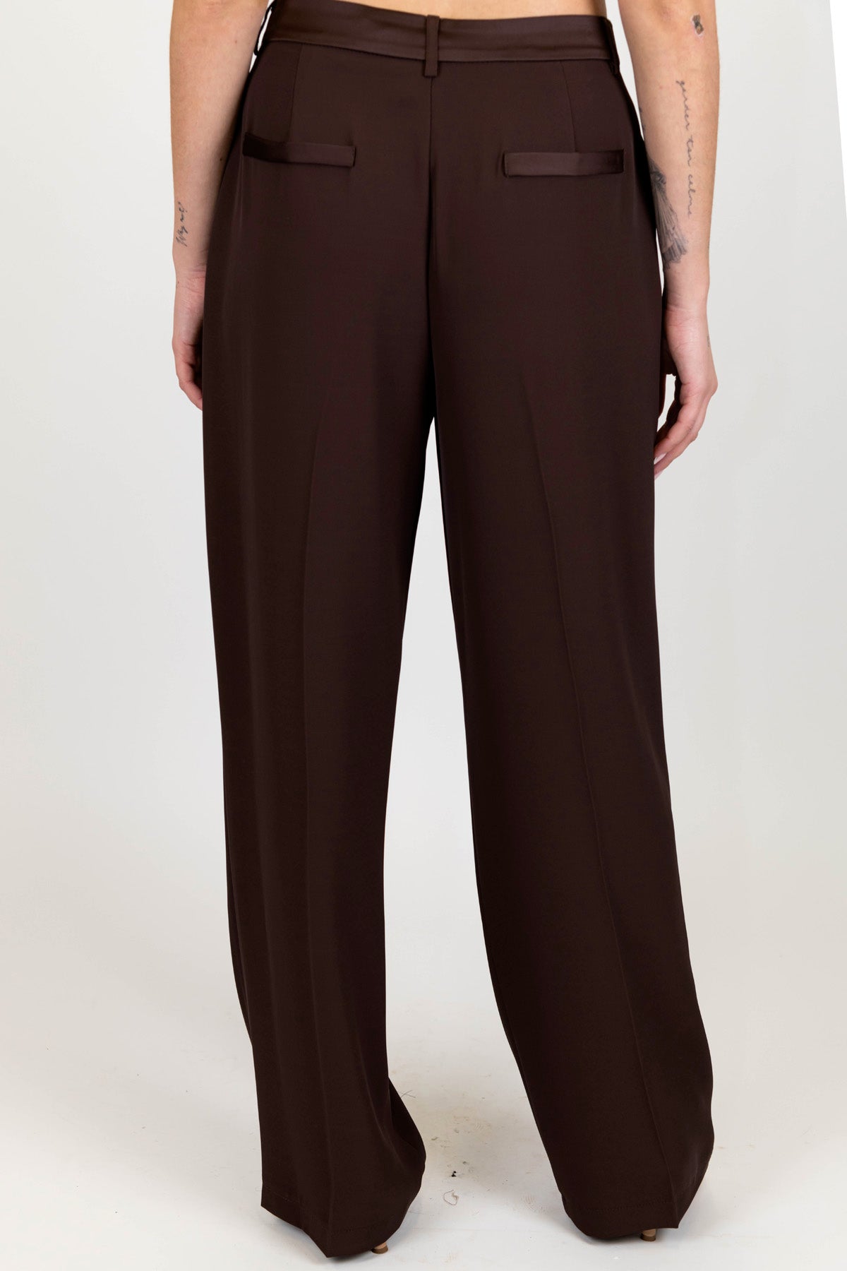 Imperial - Pantalone palazzo in tessuto fluido con pinces e profilo in raso