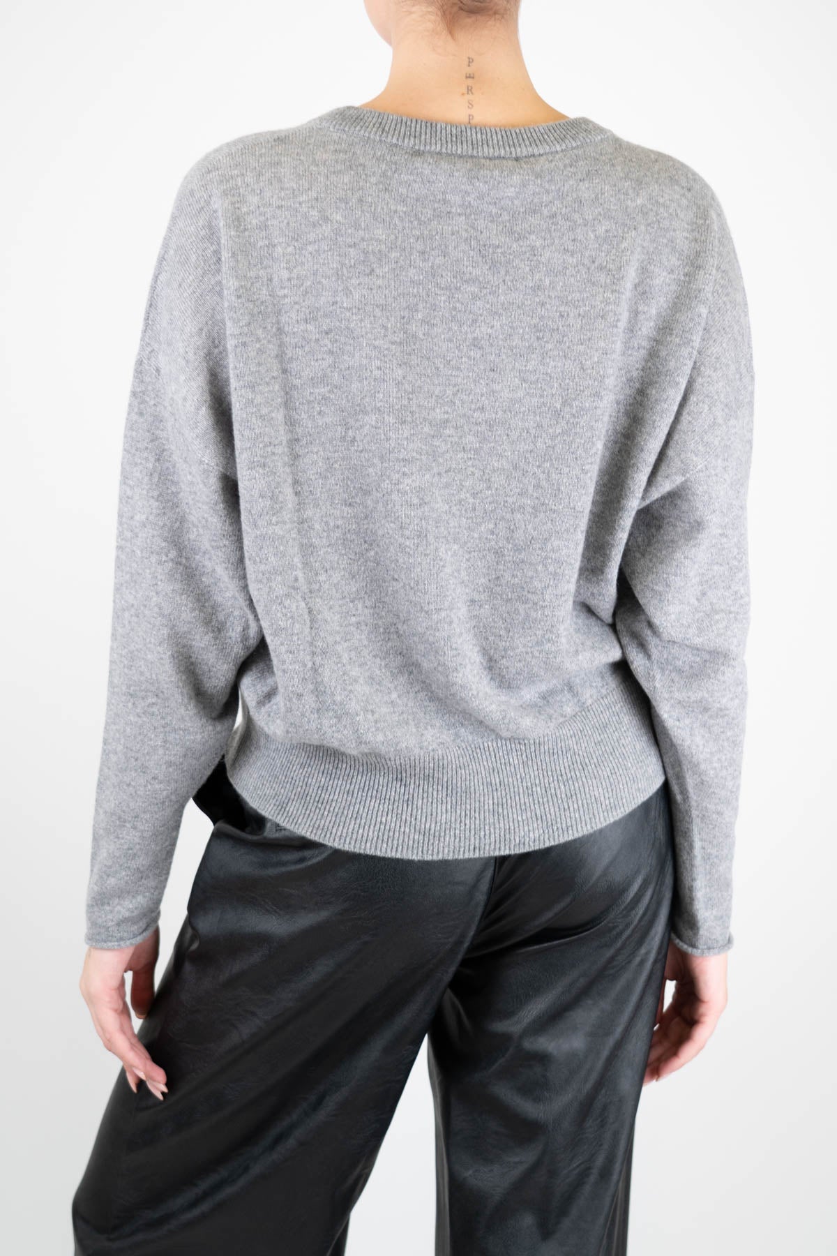 Tensione in - Maglia scollo a V in 100% puro cashmere