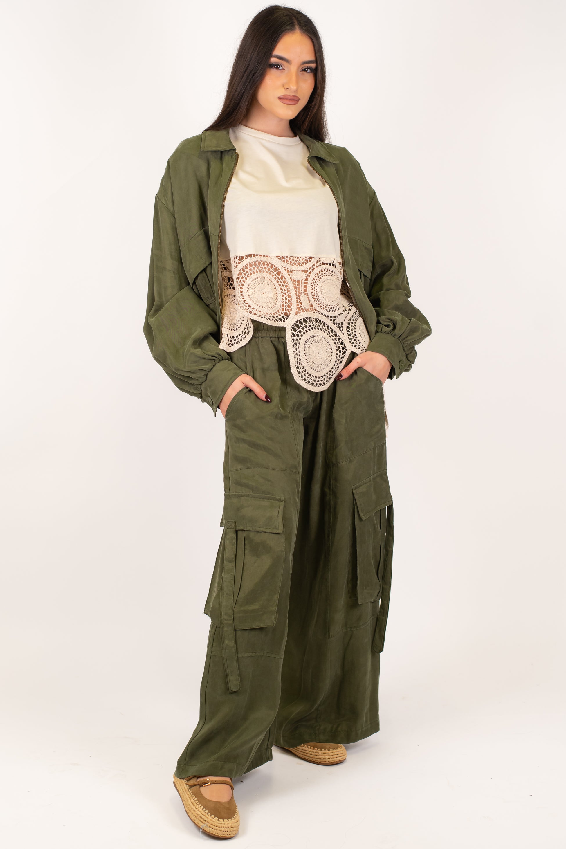 Tensione in - Pantalone cargo palazzo in lyocell effetto seta