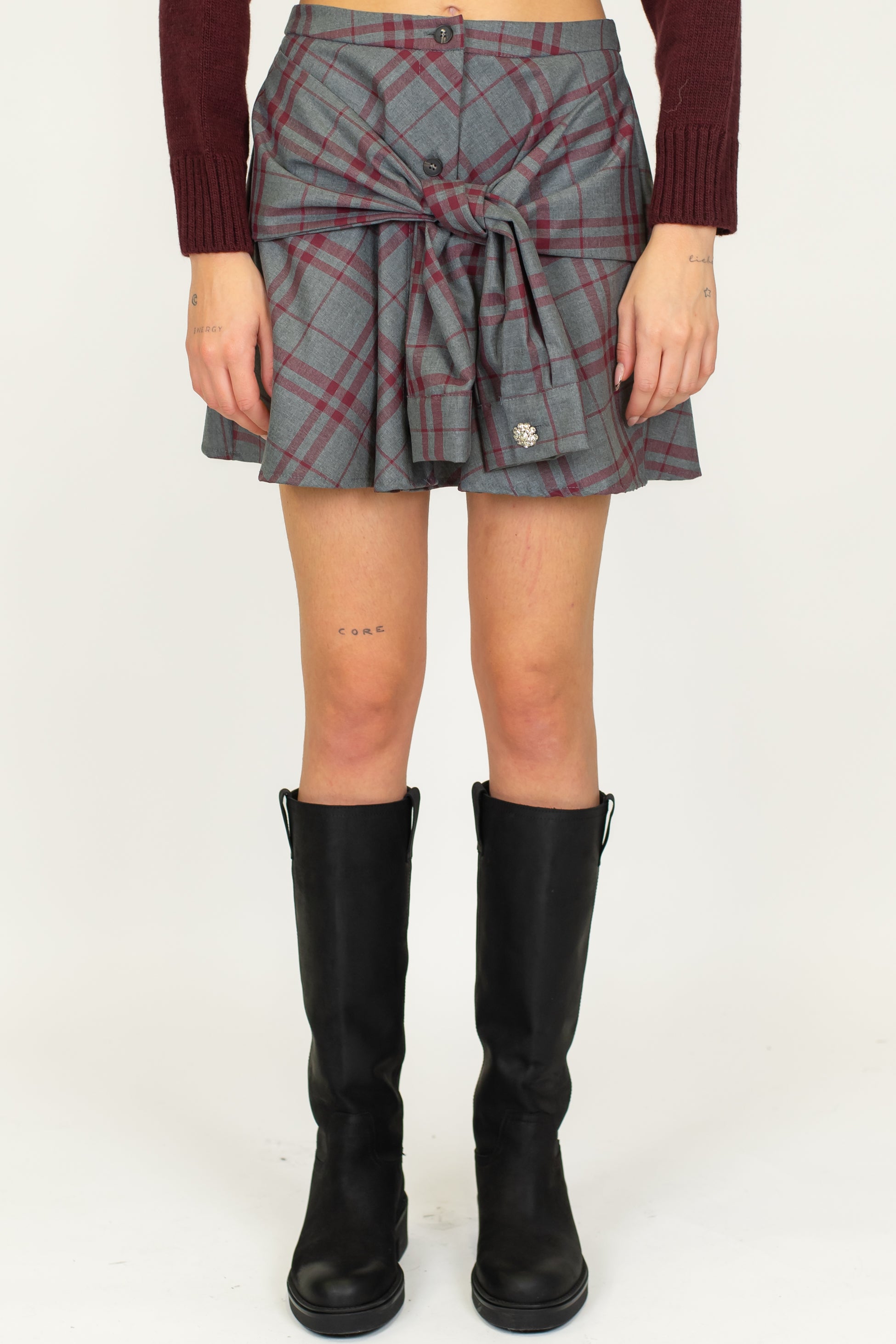 Motel - Minigonna fantasia quadri con nodo maniche sul fronte