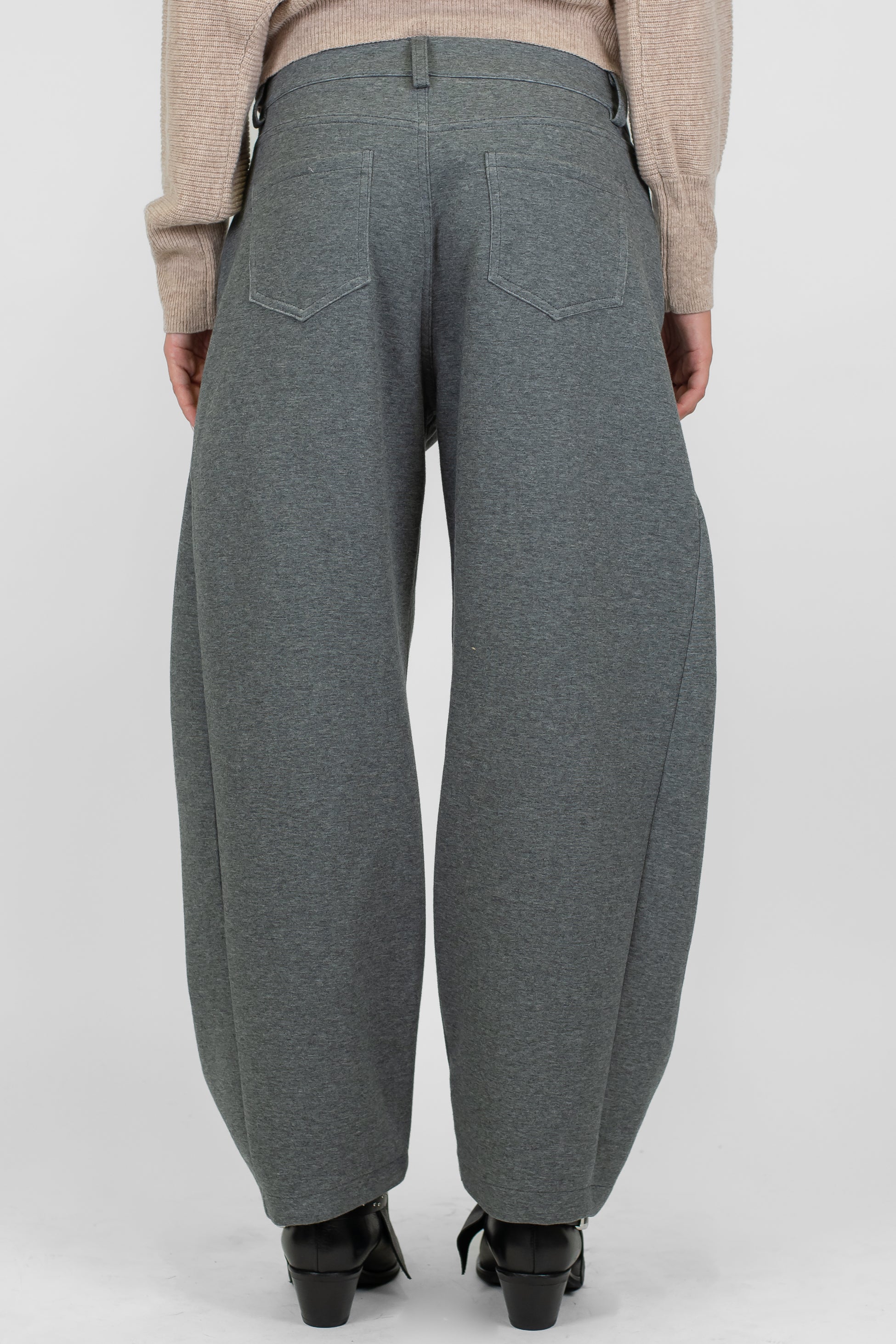 Tensione in - Pantalone balloon in tessuto felpato leggero