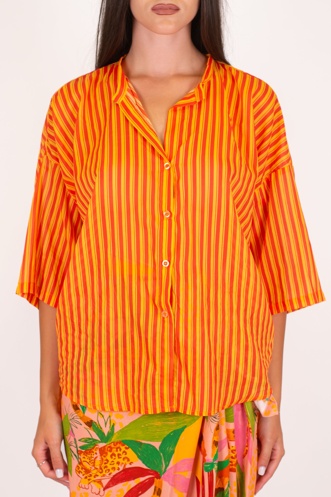 Tensione in - Camicia over fantasia a righe in mussola di cotone con collo coreano