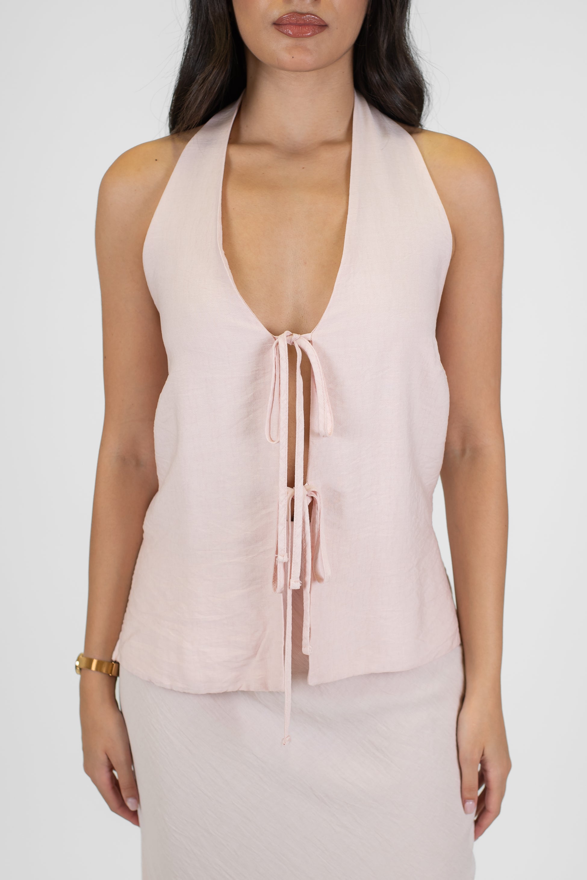 Tensione in - Gilet chiusura scollo fronte-retro con allaccio al collo e laccetti