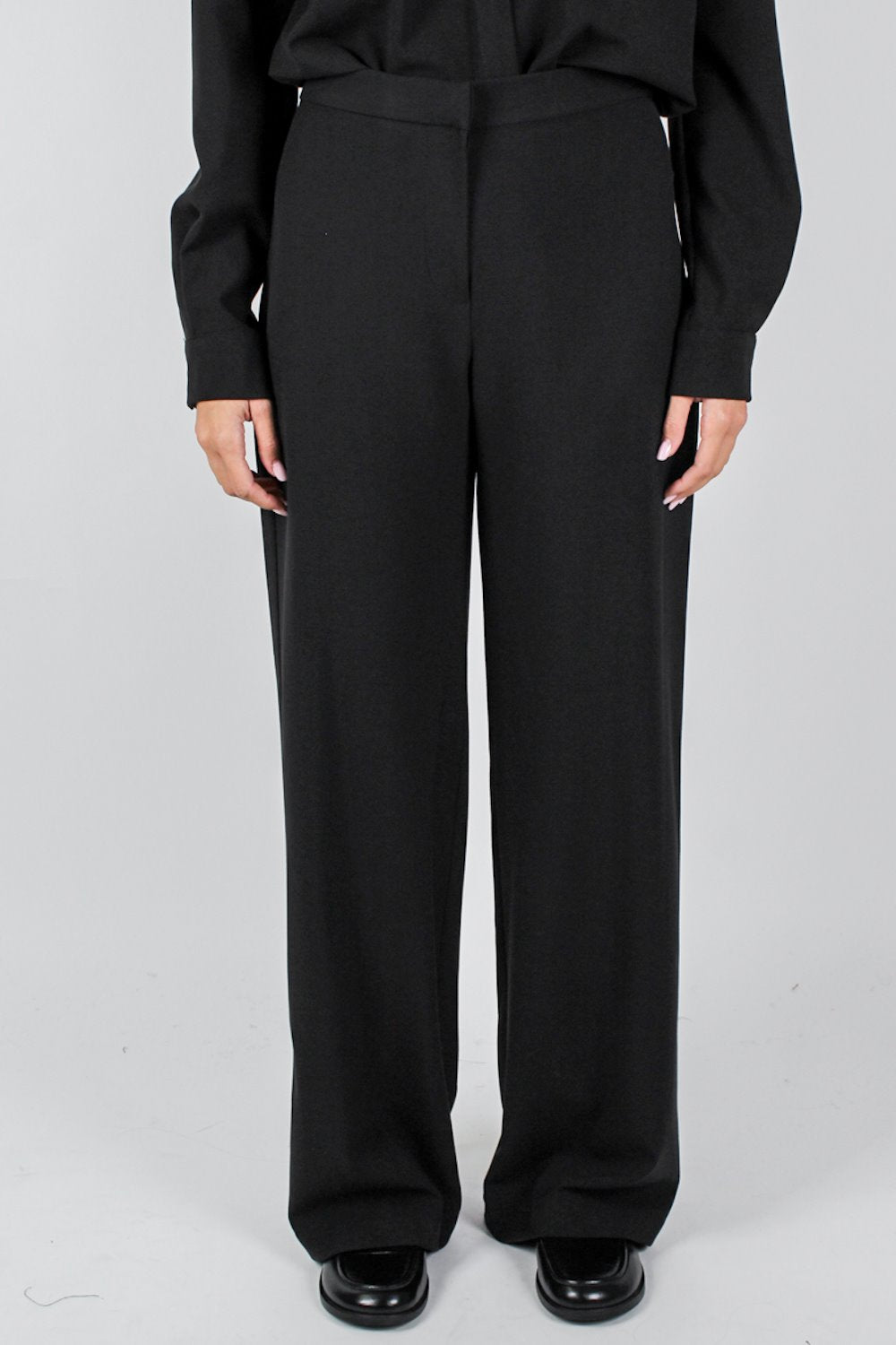 Tensione in - Coordinato tinta unita con camicia e pantalone palazzo