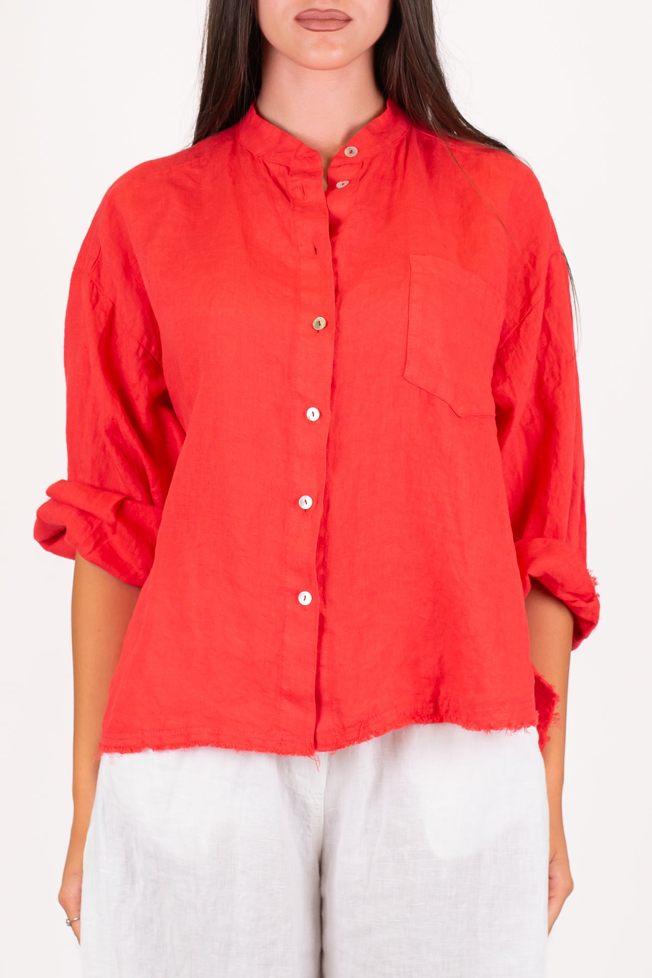 Tensione in - Camicia in puro lino con collo coreano e taschino