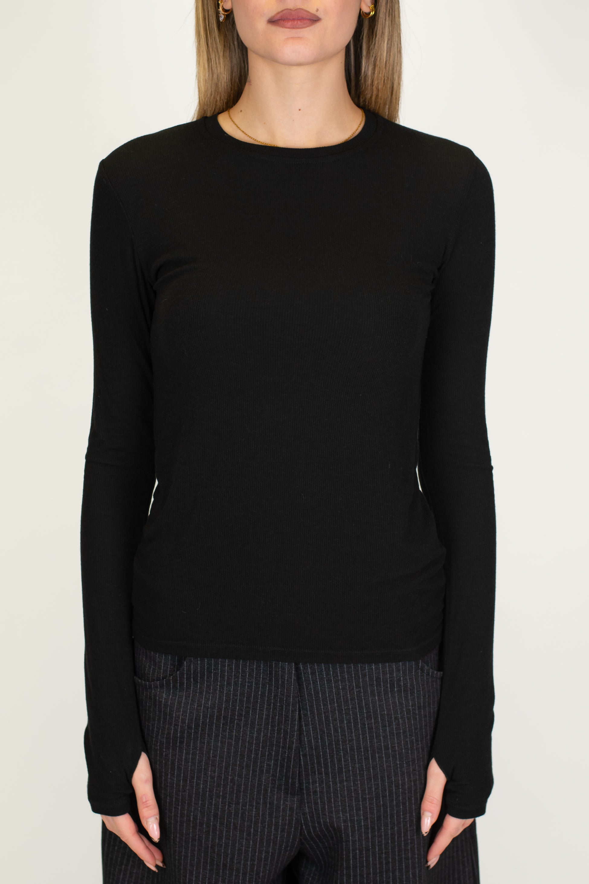 Tensione in - Maglia thumb hole basica in misto cashmere