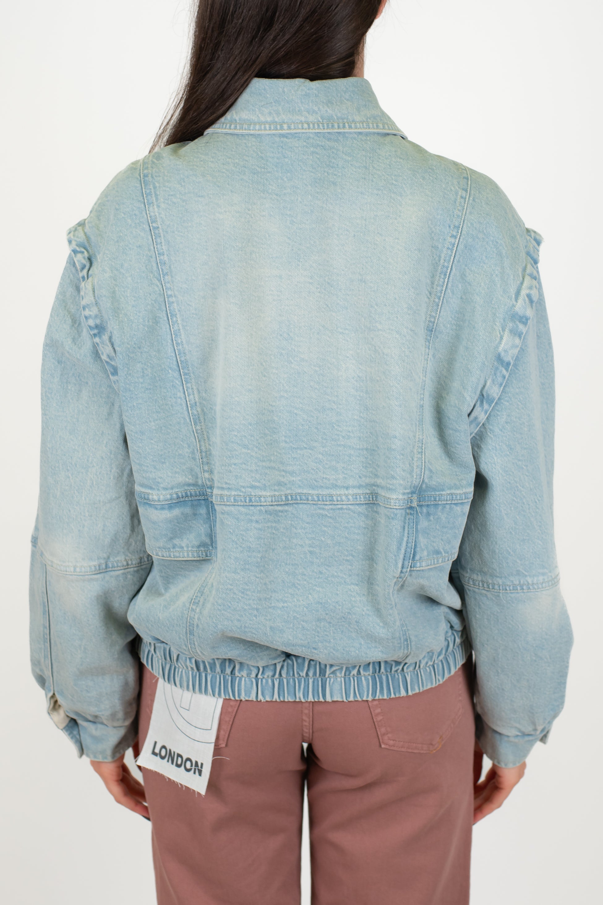 Tensione in - Bomber in denim lavaggio chiaro con elastico sul fondo e chiusura con ciappe