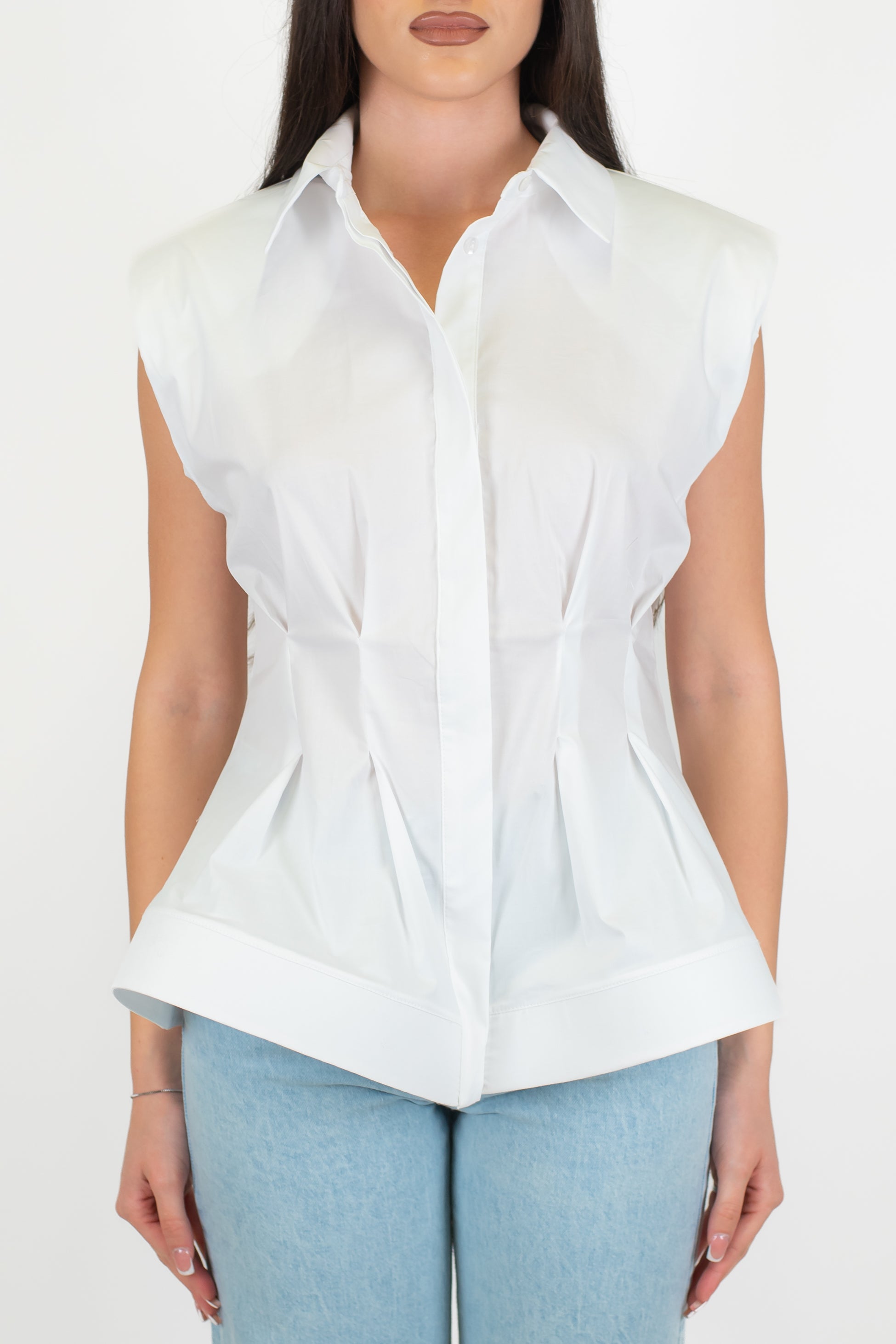 Tensione in - Camicia giromaniche sfiancata con pinces