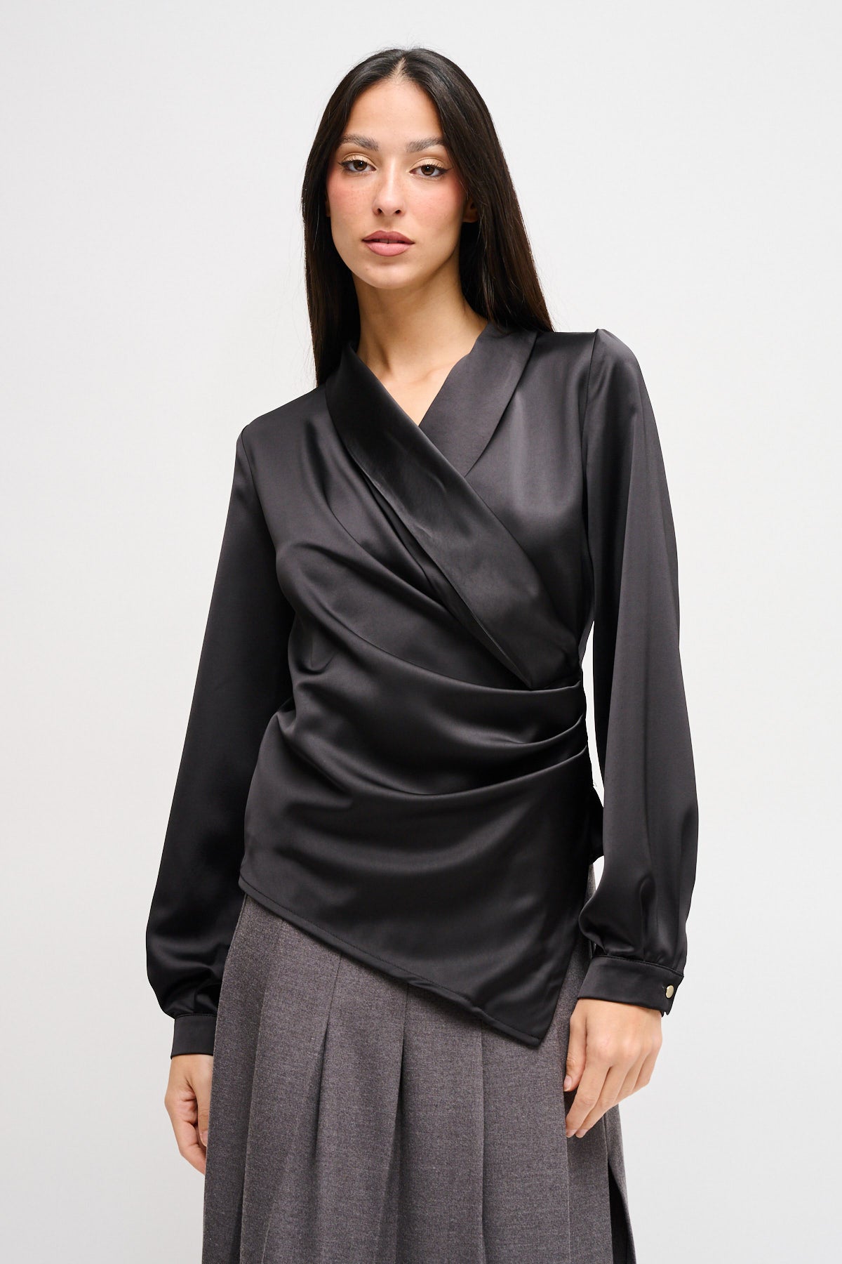 Maryley - Blusa con drappeggio e fondo asimmetrico