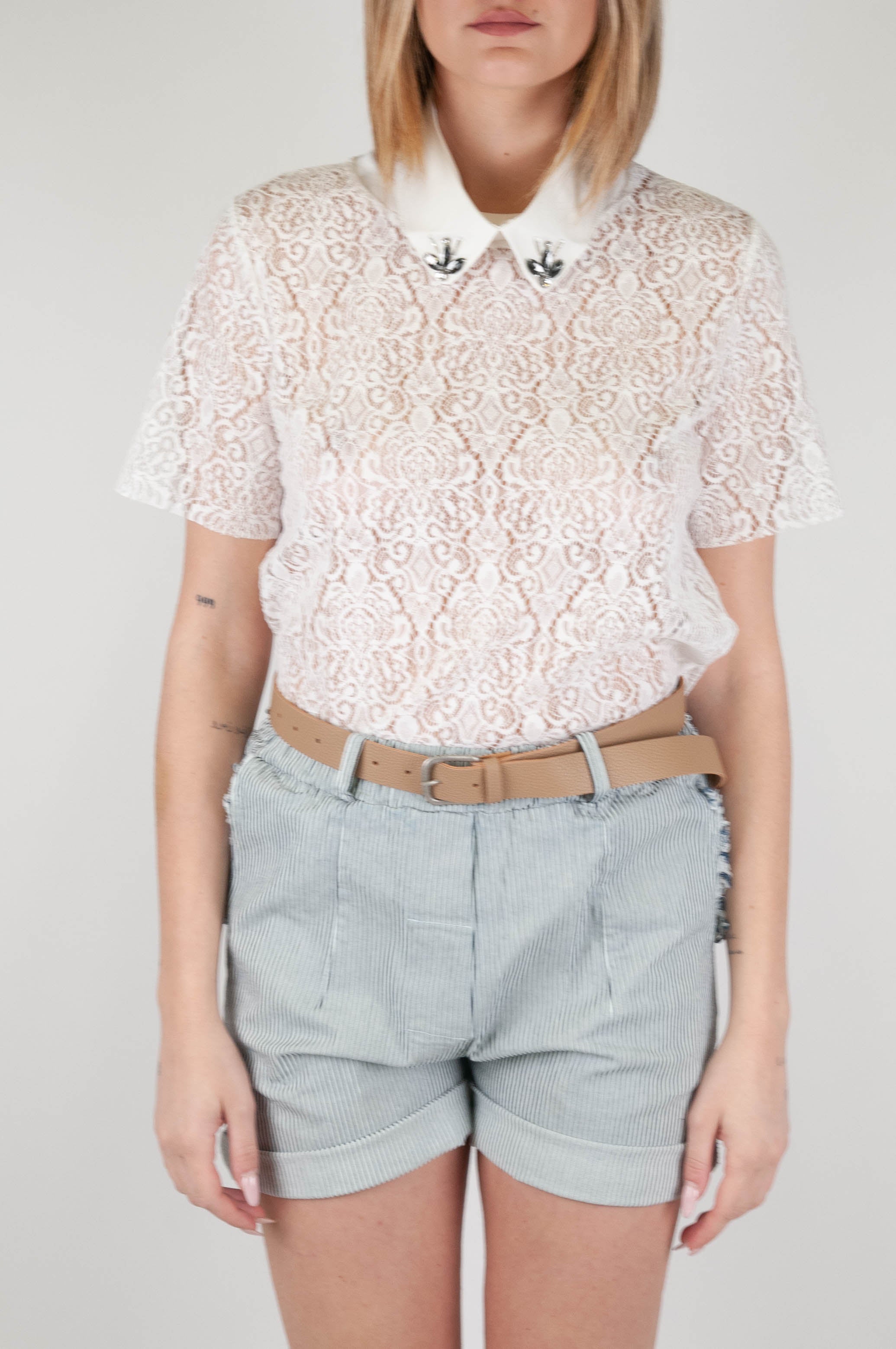 Haveone - Embroidered lace T-shirt with removable collar and jewel detail