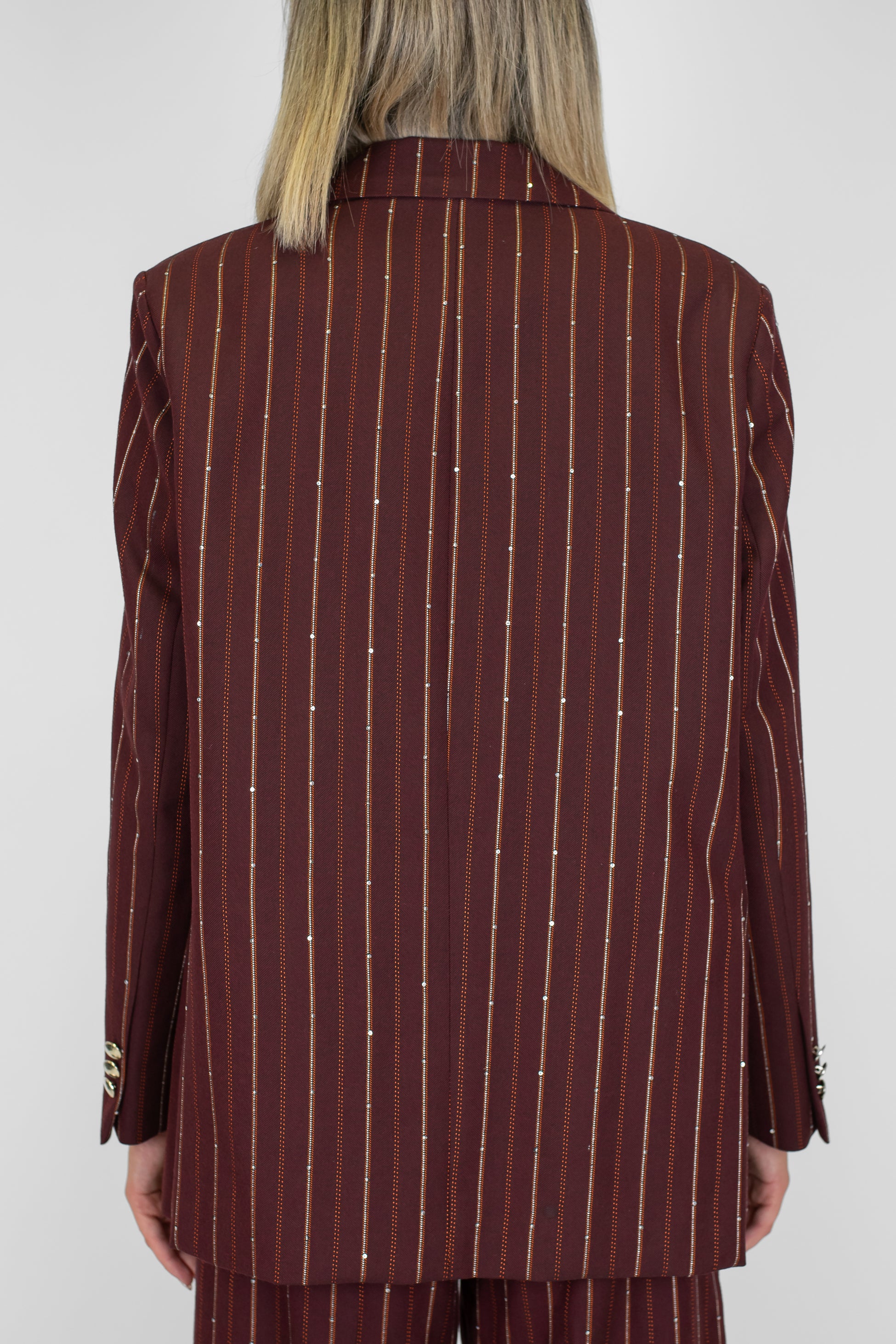 Motel -  Giacca monopetto gessata con piallettes e spilla gioiello