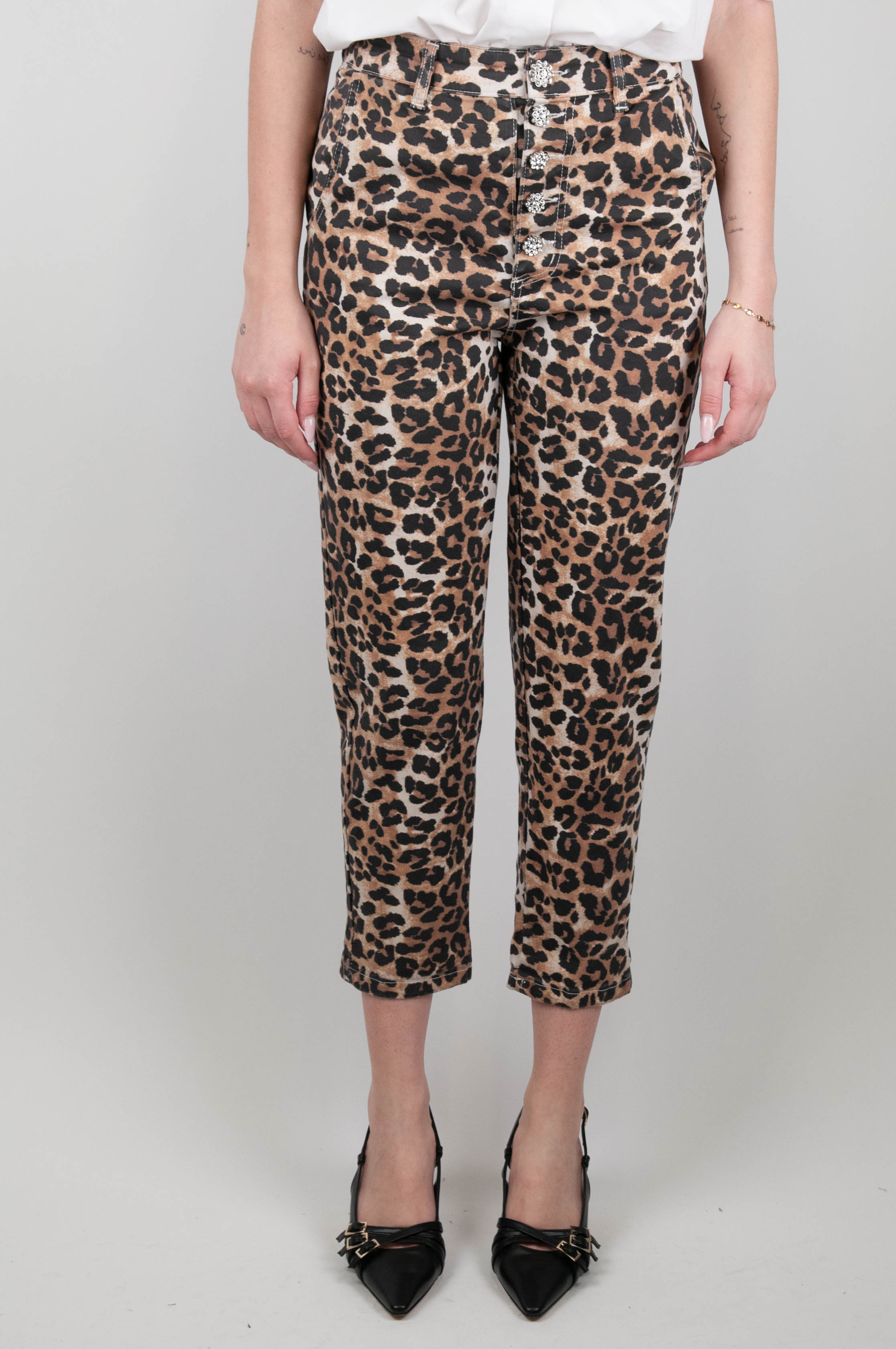 Tensione in - Pantalone fantasia animalier con bottoni gioiello