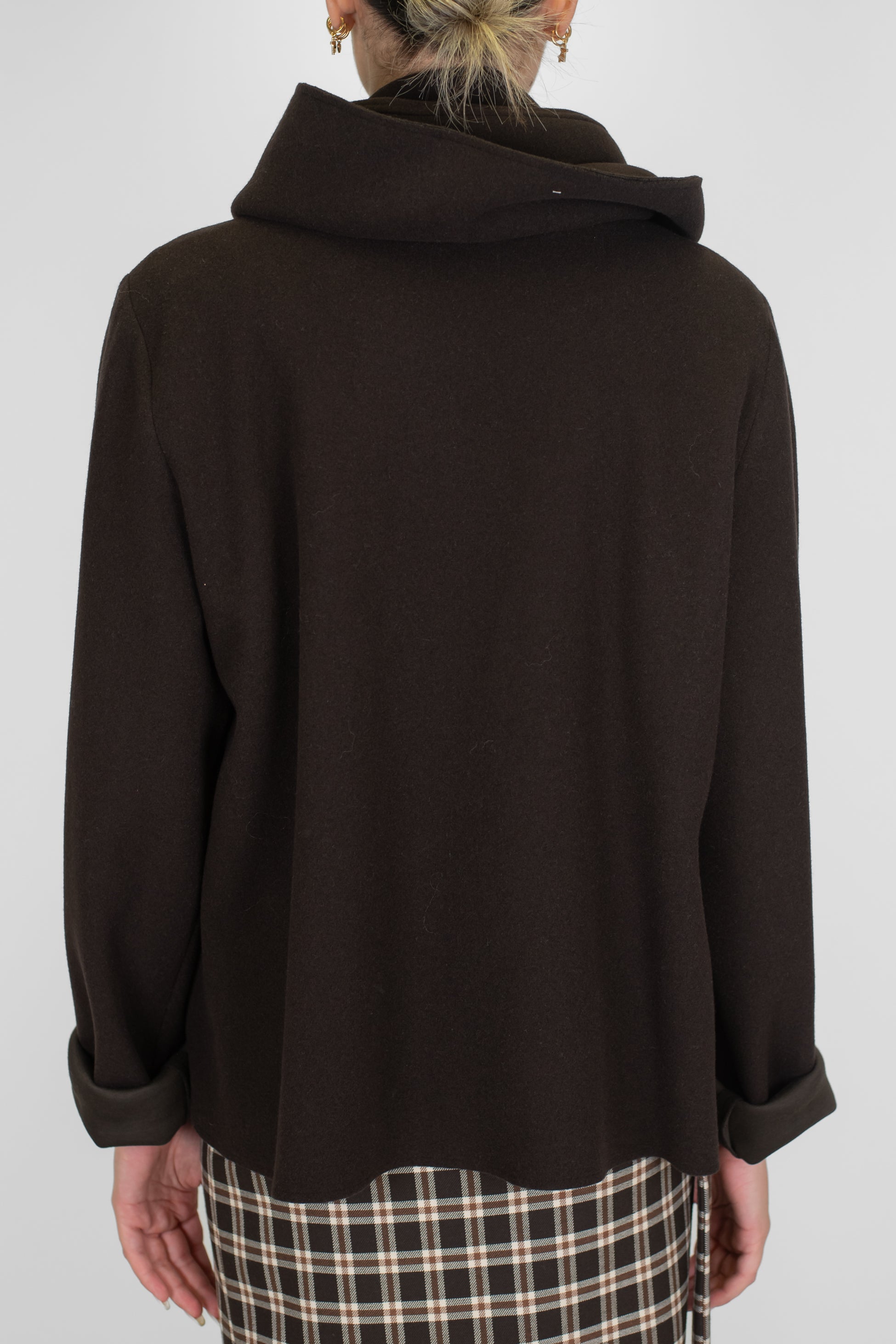 Tensione in - Cappetta doppiopetto in panno con cappuccio